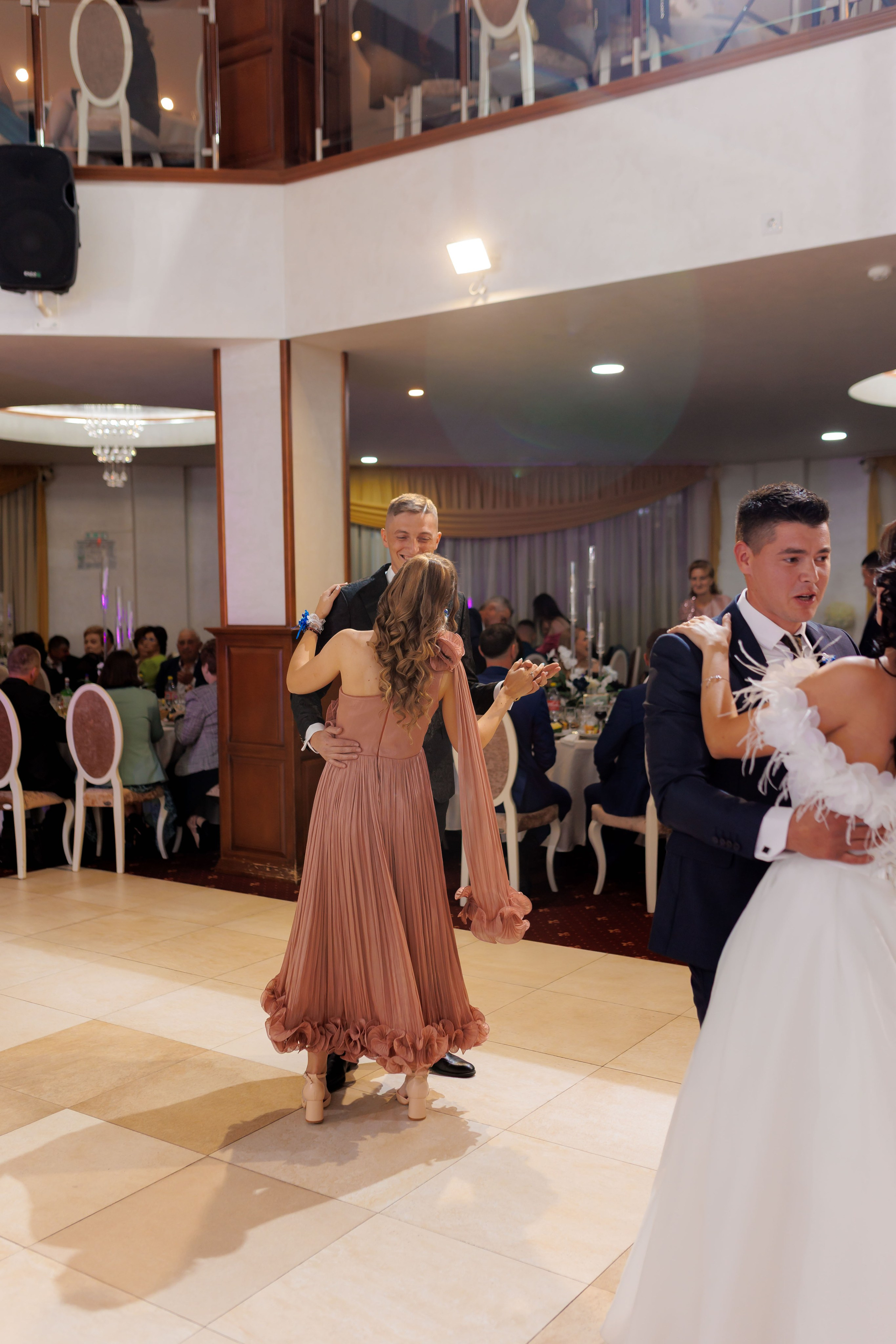 Loredana & Emilian – Ziua Nunții | Videografie - fotografie Botez Suceava, Iași, Botoșani. Servicii foto-video profesionale, pentru momente de neuitat
