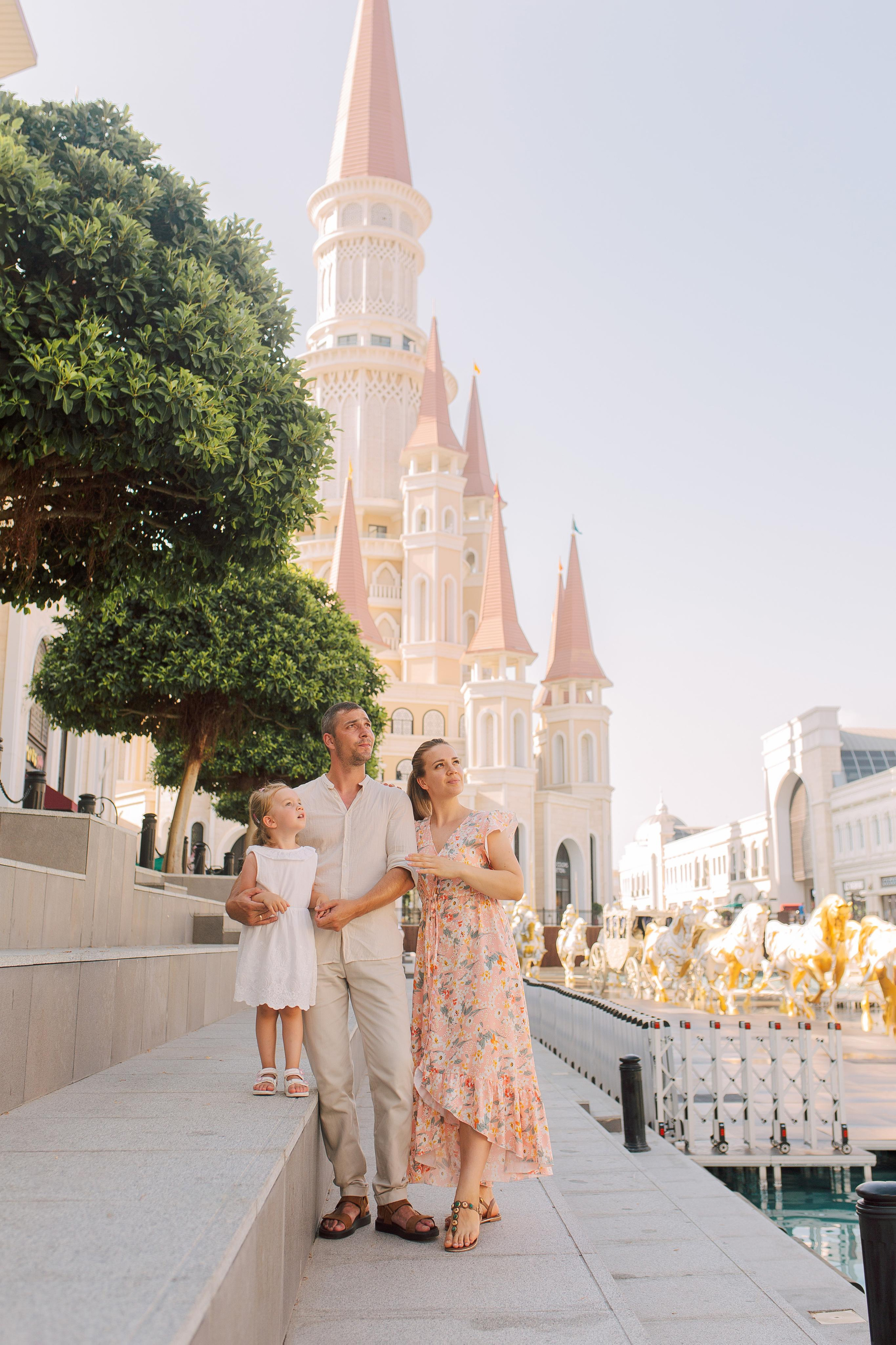 Семейная фотосессия в парке Land of Legends. Алсу Девели | Свадебный и семейный фотограф в Турции Алании, Алания, Аланья, Сиде, Белеке, Анталия