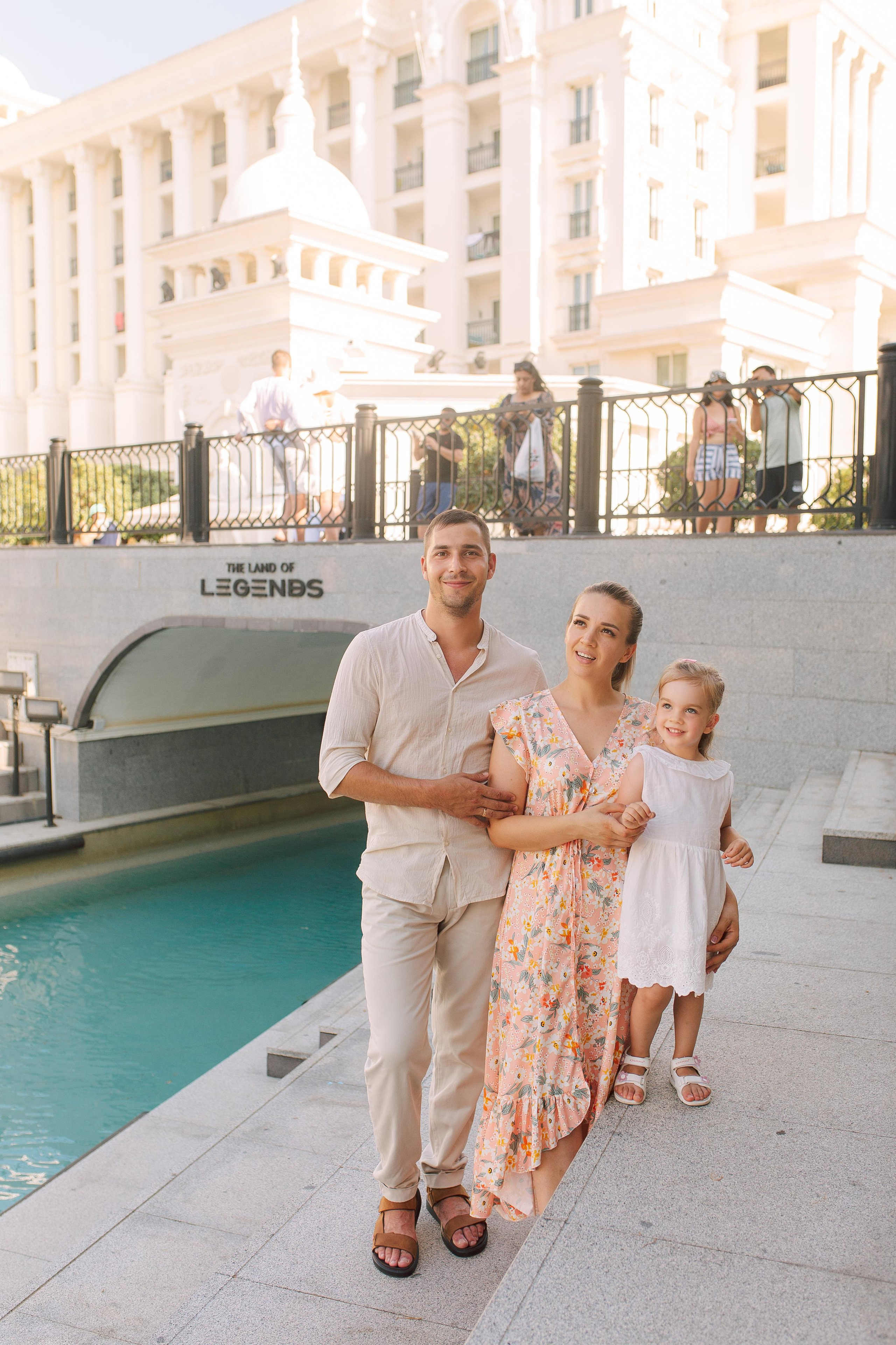 Семейная фотосессия в парке Land of Legends. Алсу Девели | Свадебный и семейный фотограф в Турции Алании, Алания, Аланья, Сиде, Белеке, Анталия