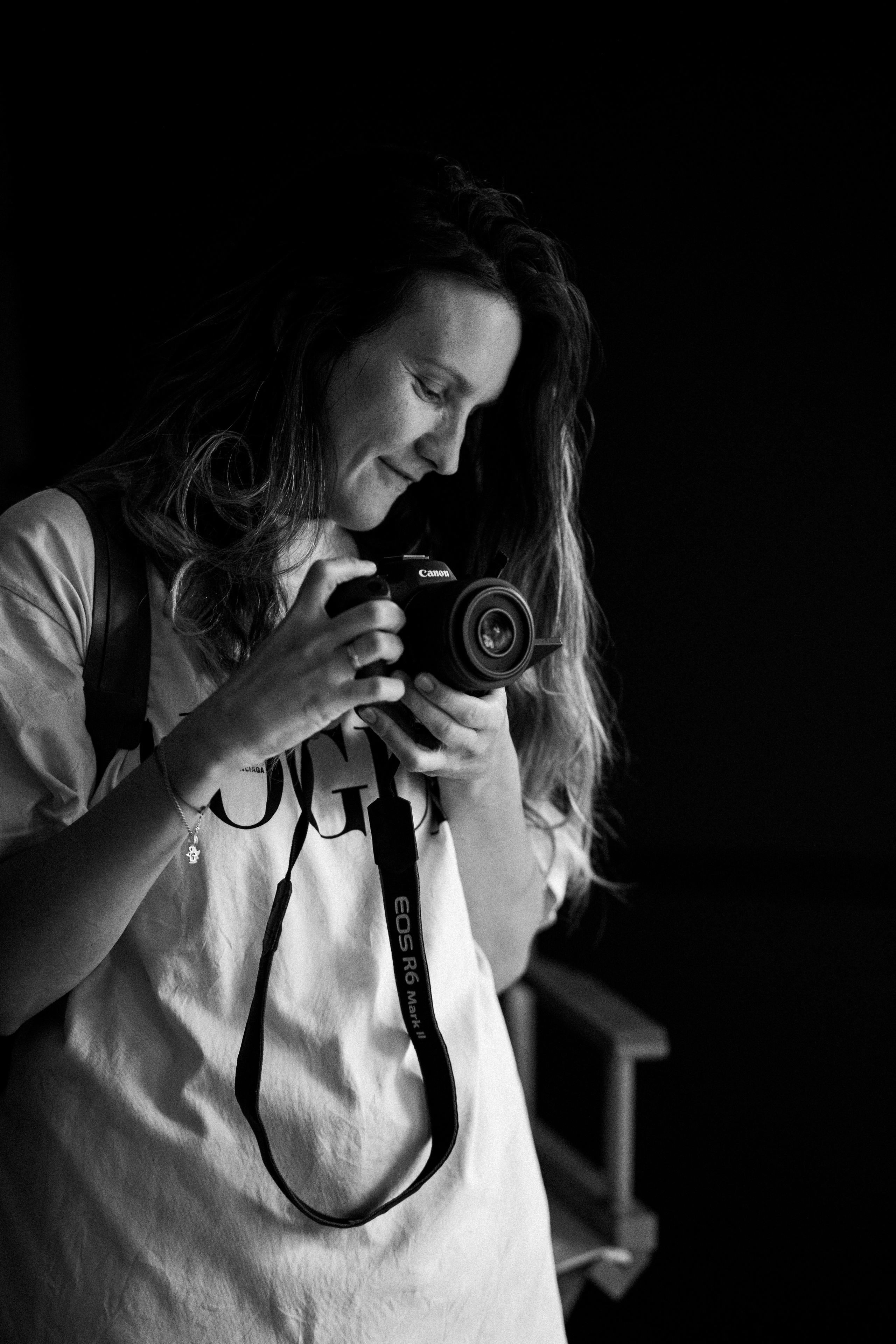 L. Rawnoir- Portrait photography by Daria Paliy.Timeless black&white portraits of women in NYC area