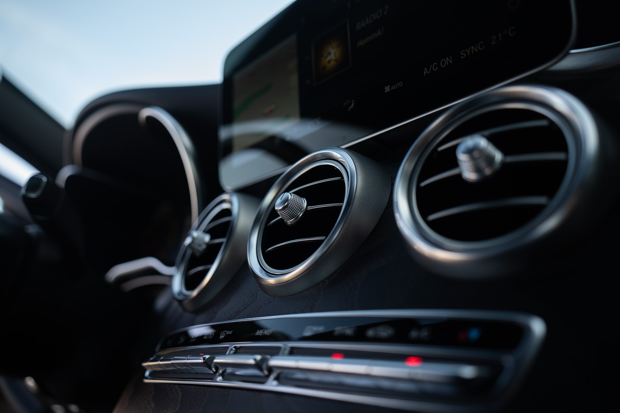 Mercedes-Benz C220 D 4MATIC. LOHA VISUALS — AUTOMOTIVE PHOTOGRAPHY