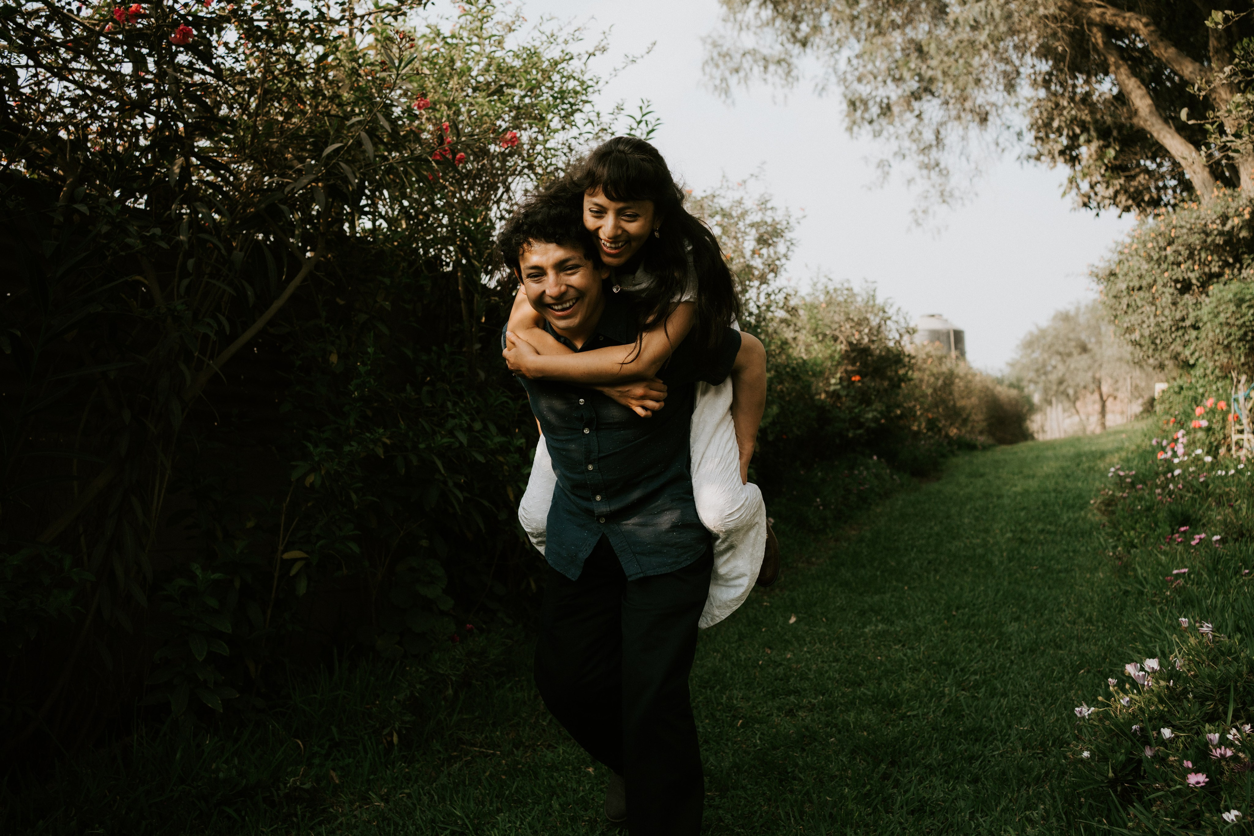 Freyre y Yefel. Fotógrafo de Bodas en Lima | Ronhy Altamirano. Fotografía narrativa y cinematográfica para bodas, quinceañeras y eventos exclusivos