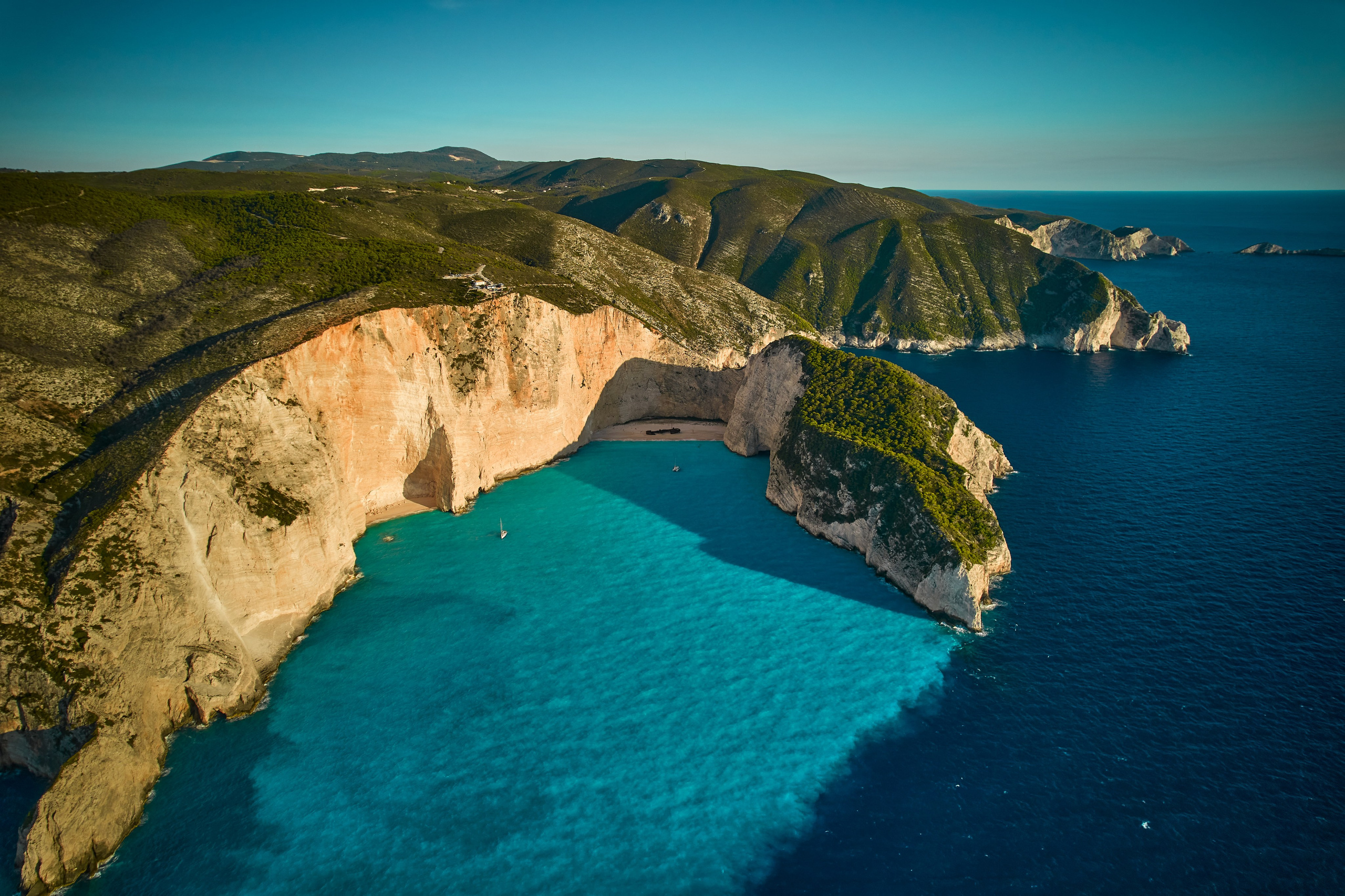 Om fotografen | Erfaren fotograf & drönarpilot i Stockholm. Fotograf i Stockholm | Bröllop & Professionell Drönarfoto