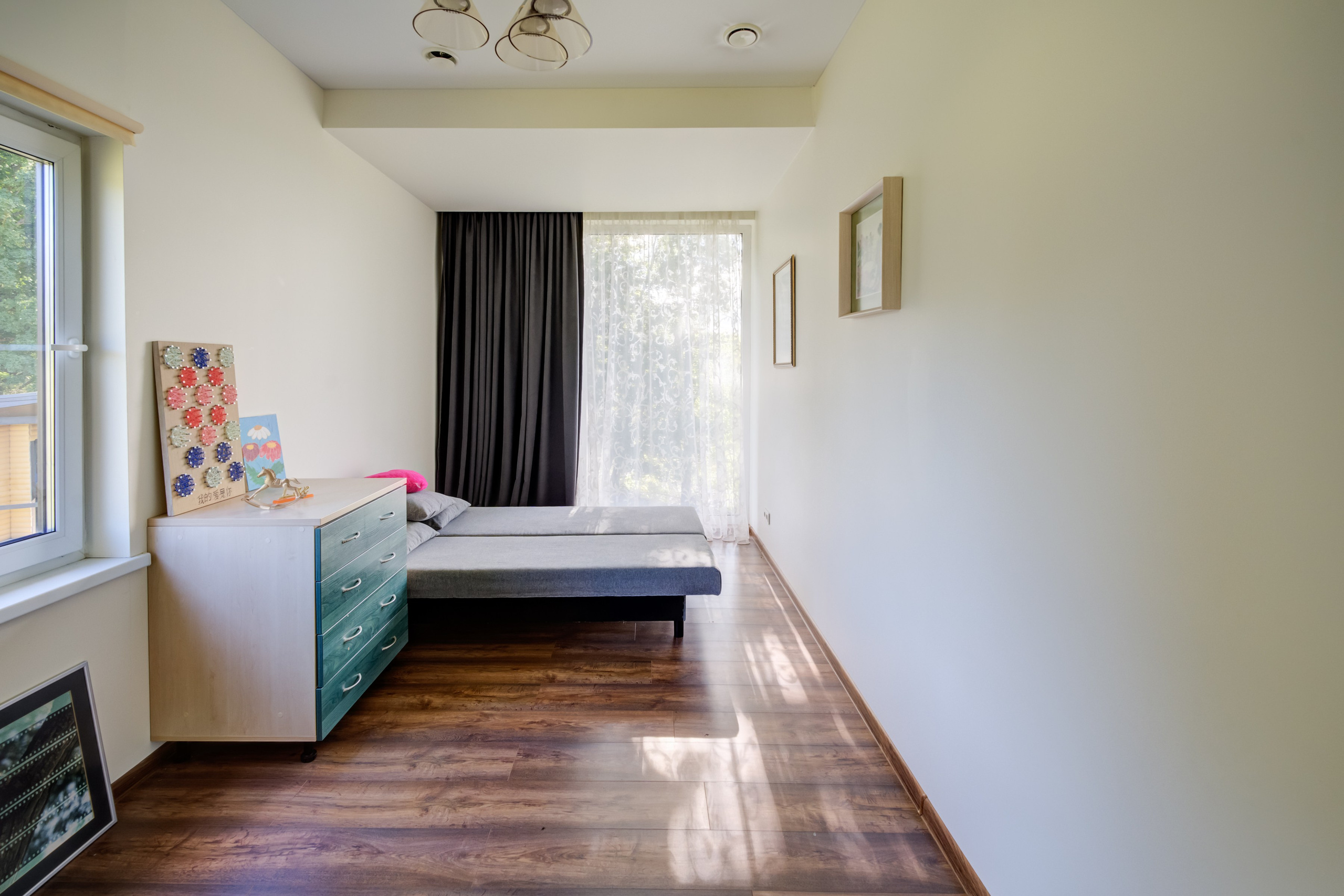 Sadyba Vinliaus r. prie ežero. Elina Sapiega fotografė Vilniuje