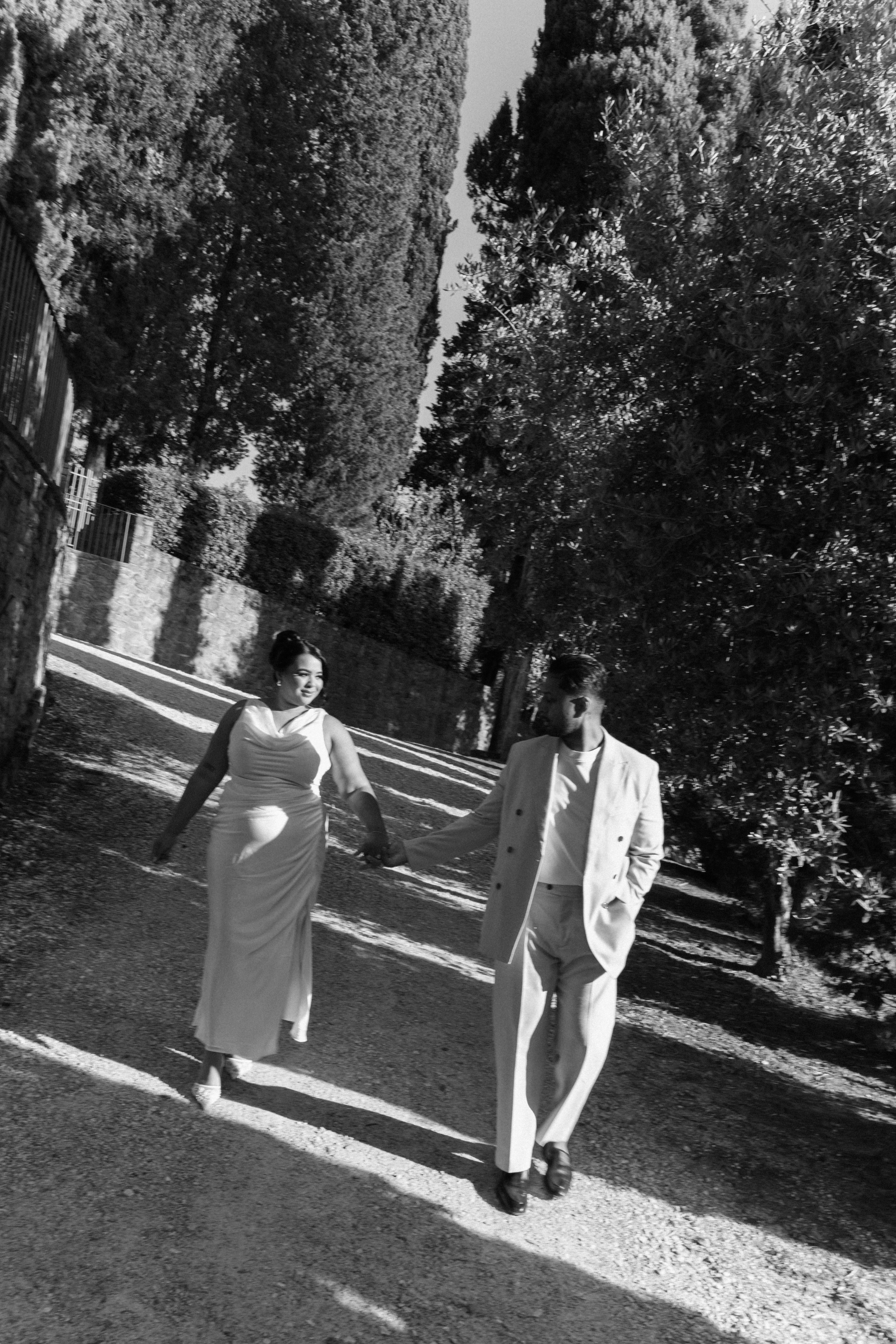 Pre-wedding in Tuscany. Wedding photographer Italy