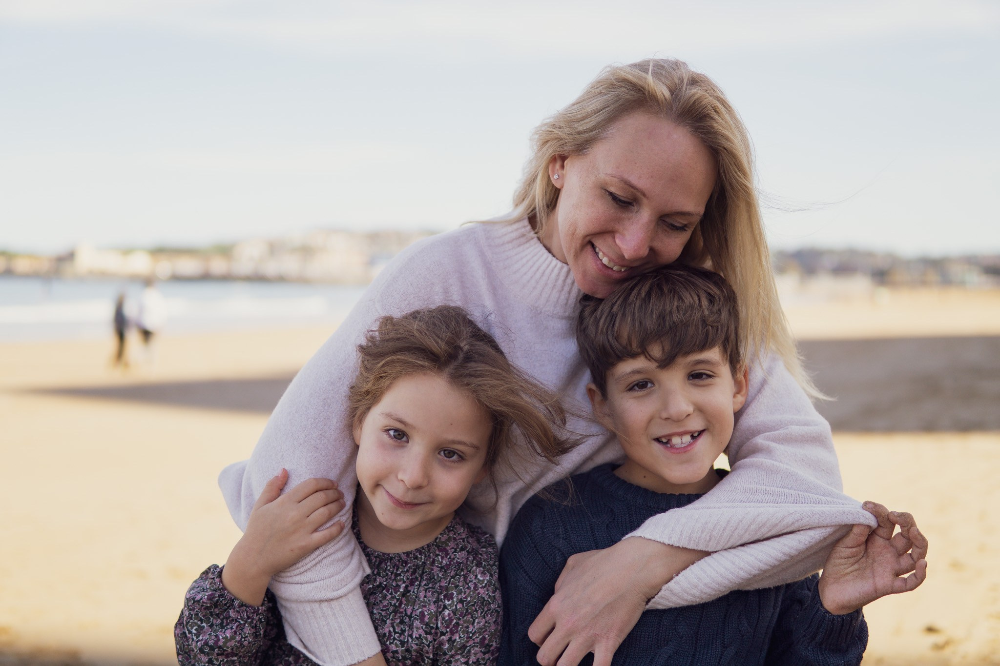 Beach Photoshoot with Mom & Twins | Natural Family Portraits