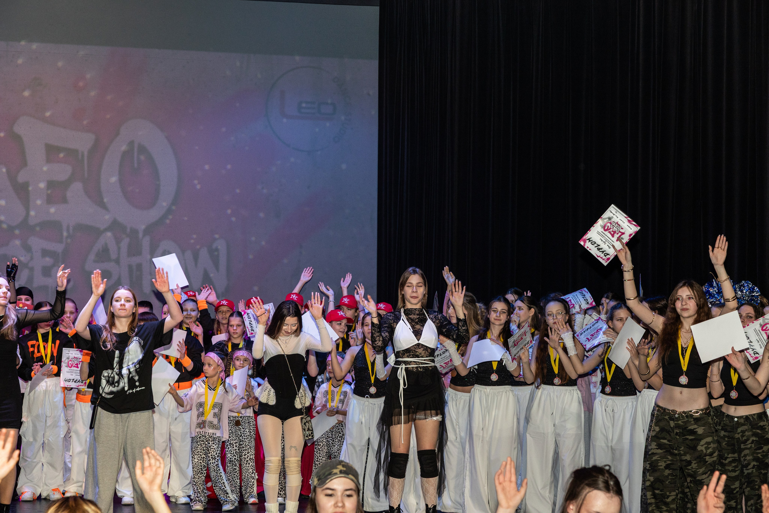 LEO DANCE SHOW WINTER 2025. Семейный и детский фотограф в Варшаве Мила Бобровская