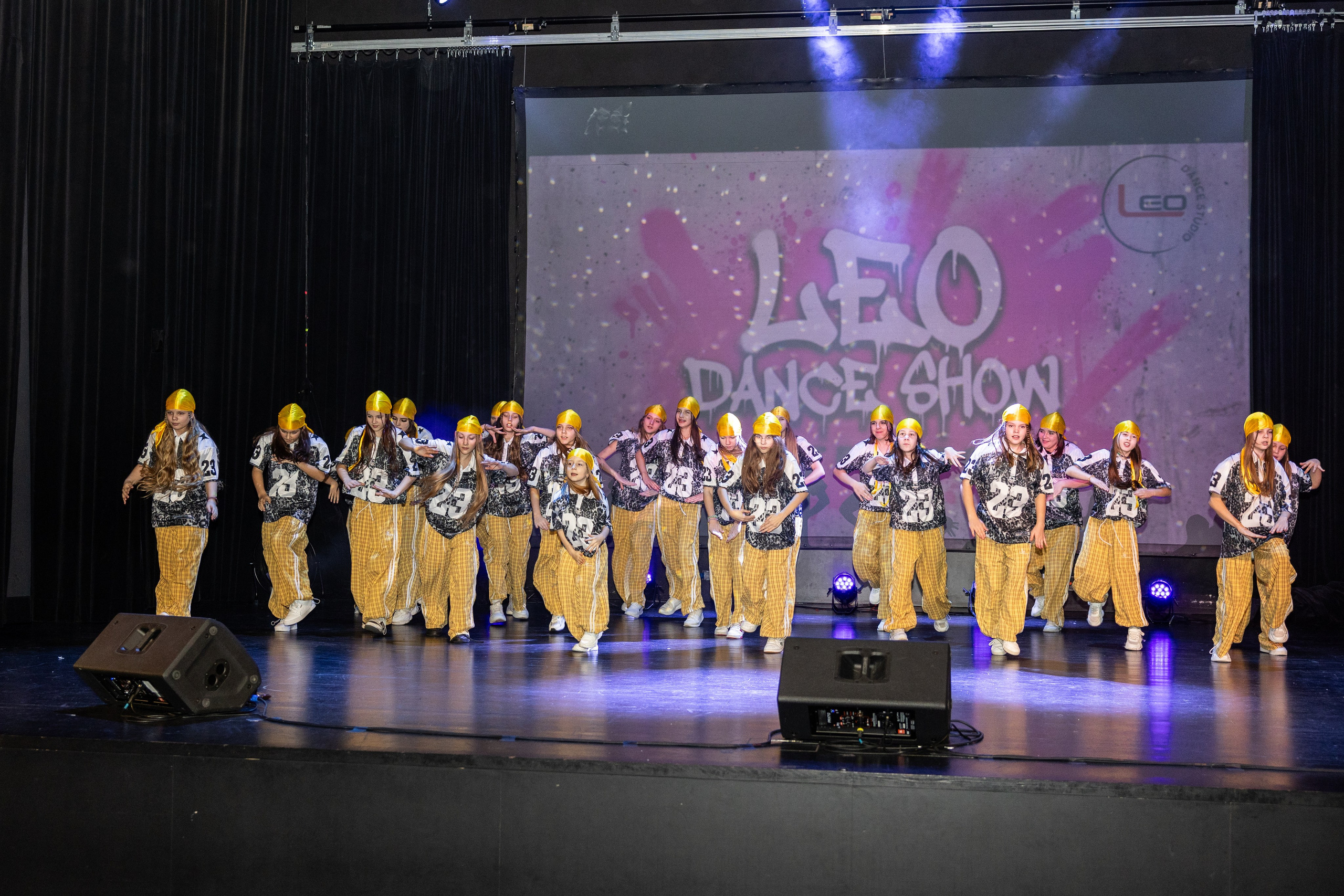 LEO DANCE SHOW WINTER 2025. Семейный и детский фотограф в Варшаве Мила Бобровская