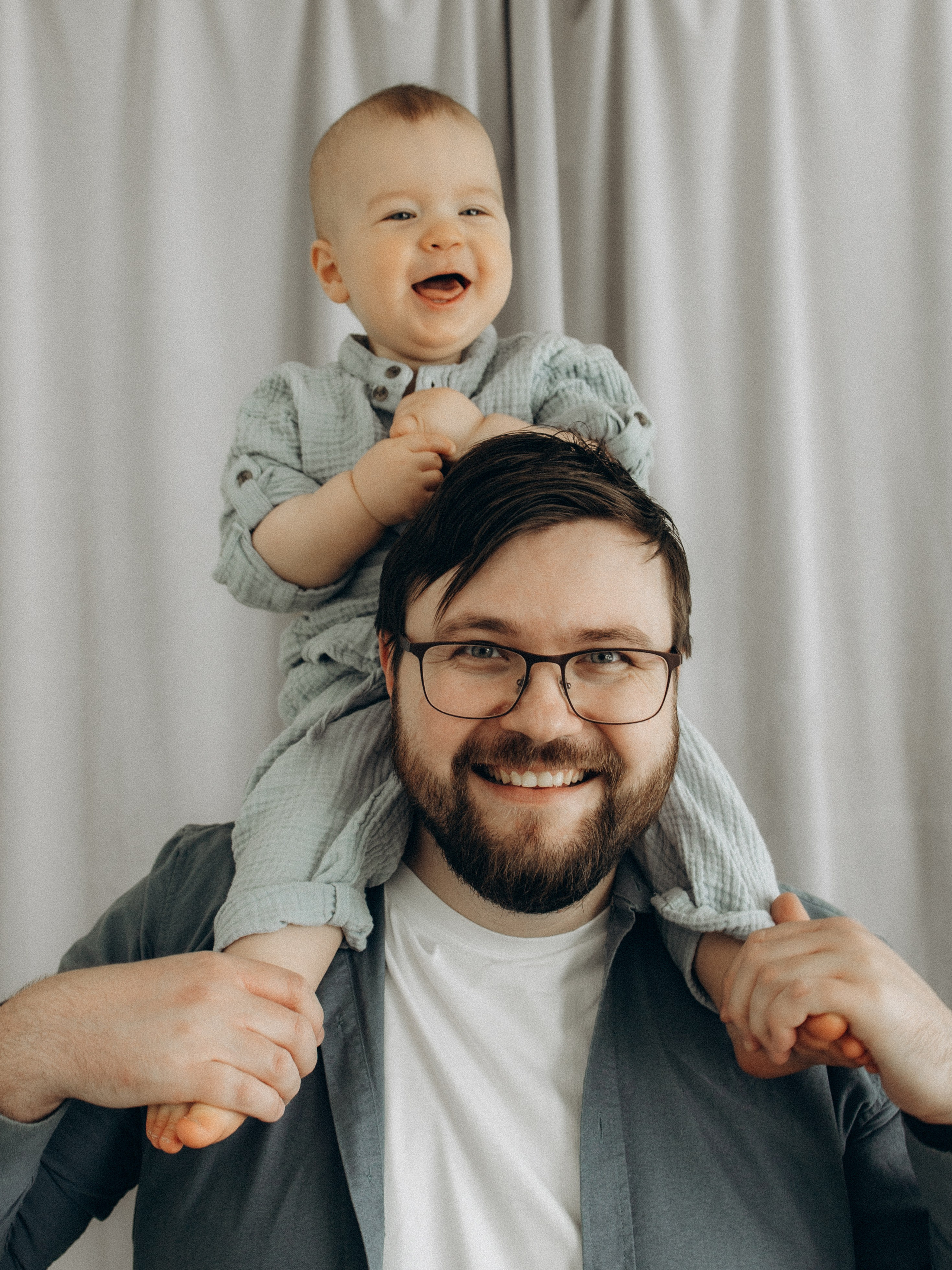 Yan’s family. Kristina, portrait and family photographer in Helsinki
