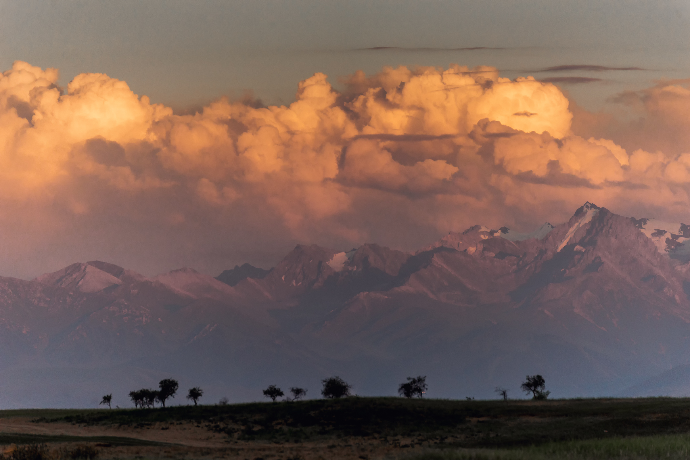 Пейзажи, предметная съемка, съемка еды, съемка интерьеров. Профессиональный фотограф в Бишкек Сергей Зорин