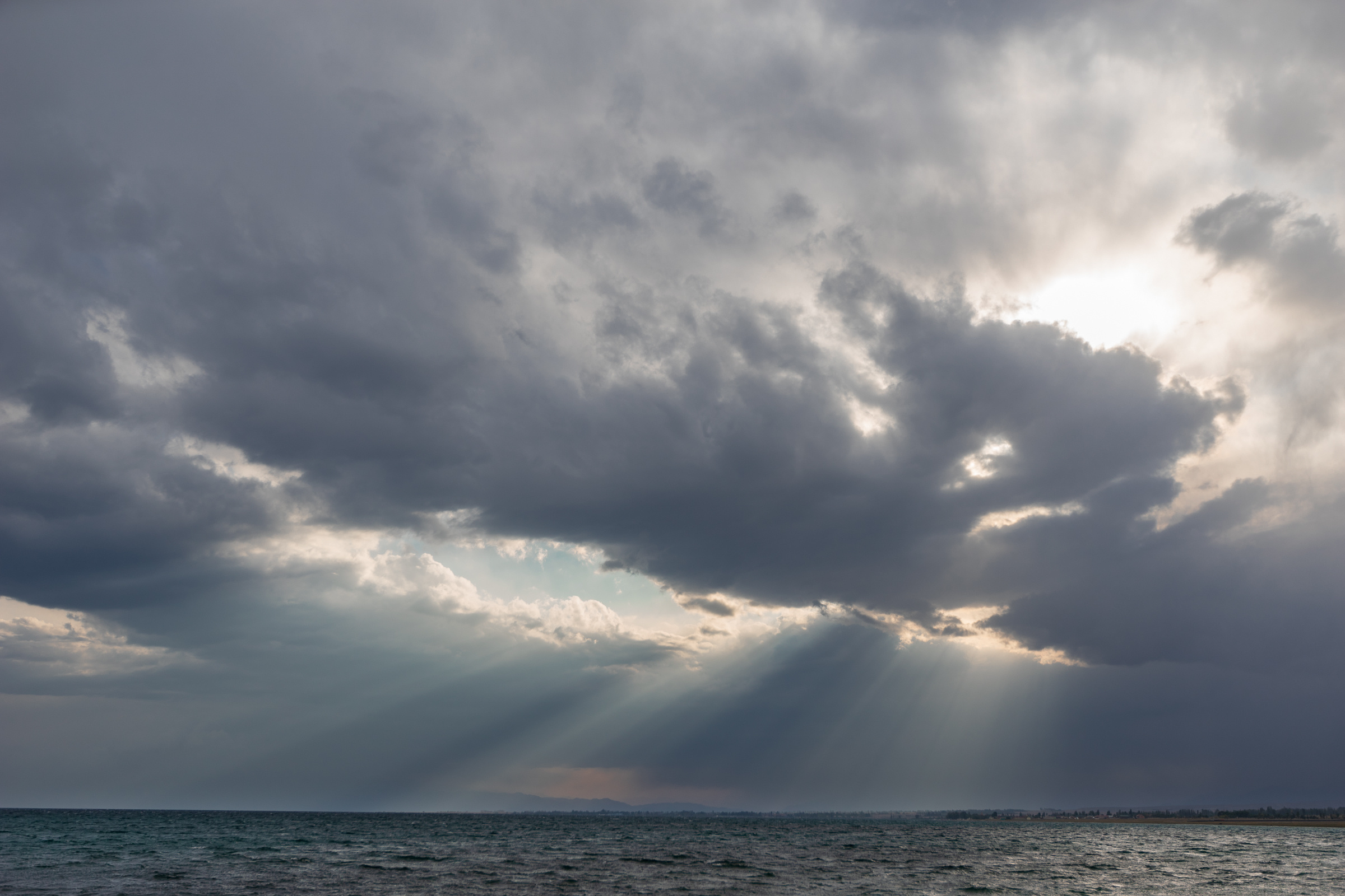 Пейзажи, предметная съемка, съемка еды, съемка интерьеров. Профессиональный фотограф в Бишкек Сергей Зорин