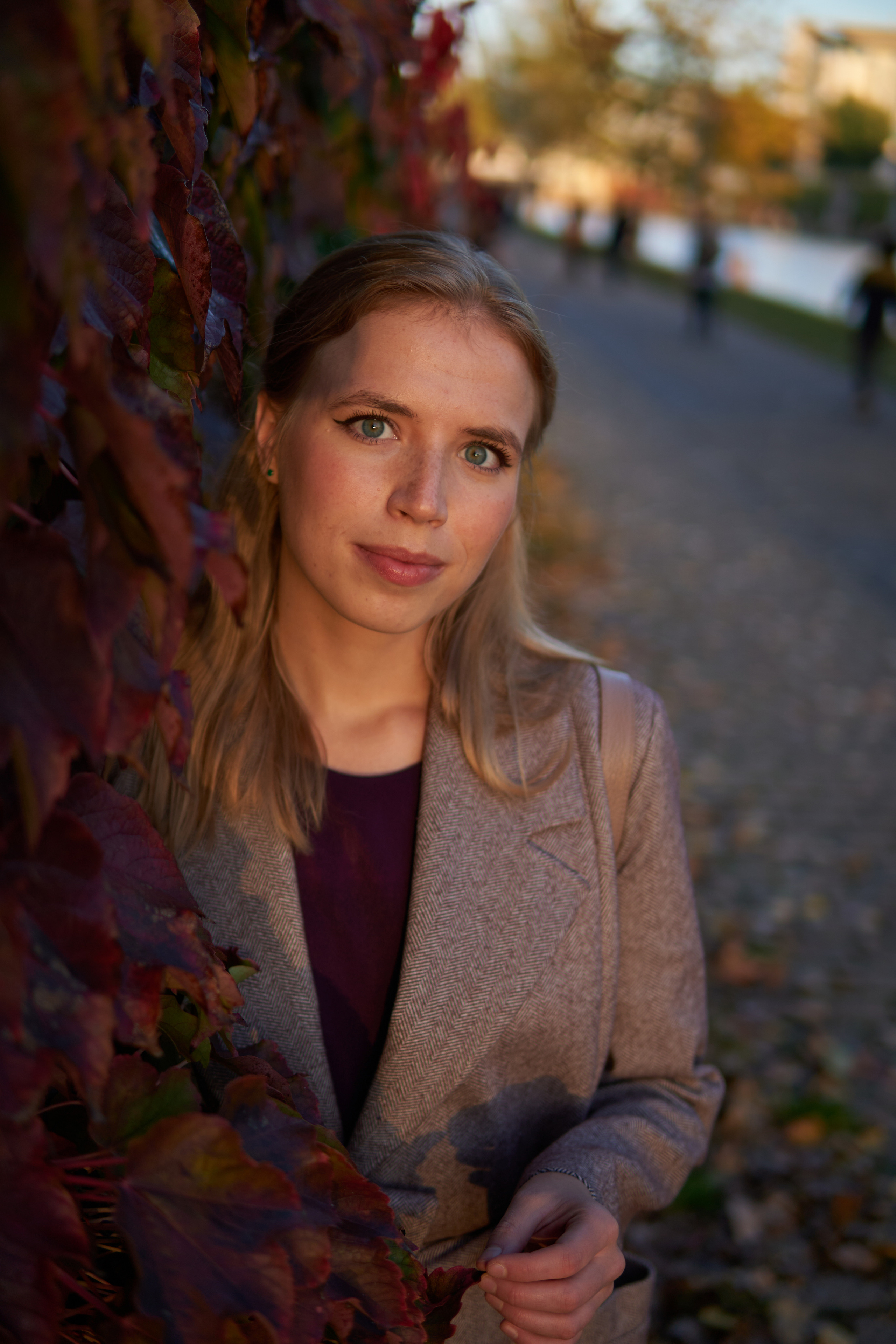 Daria: the fall. Evgeny Ignatik — street photographer | portraits