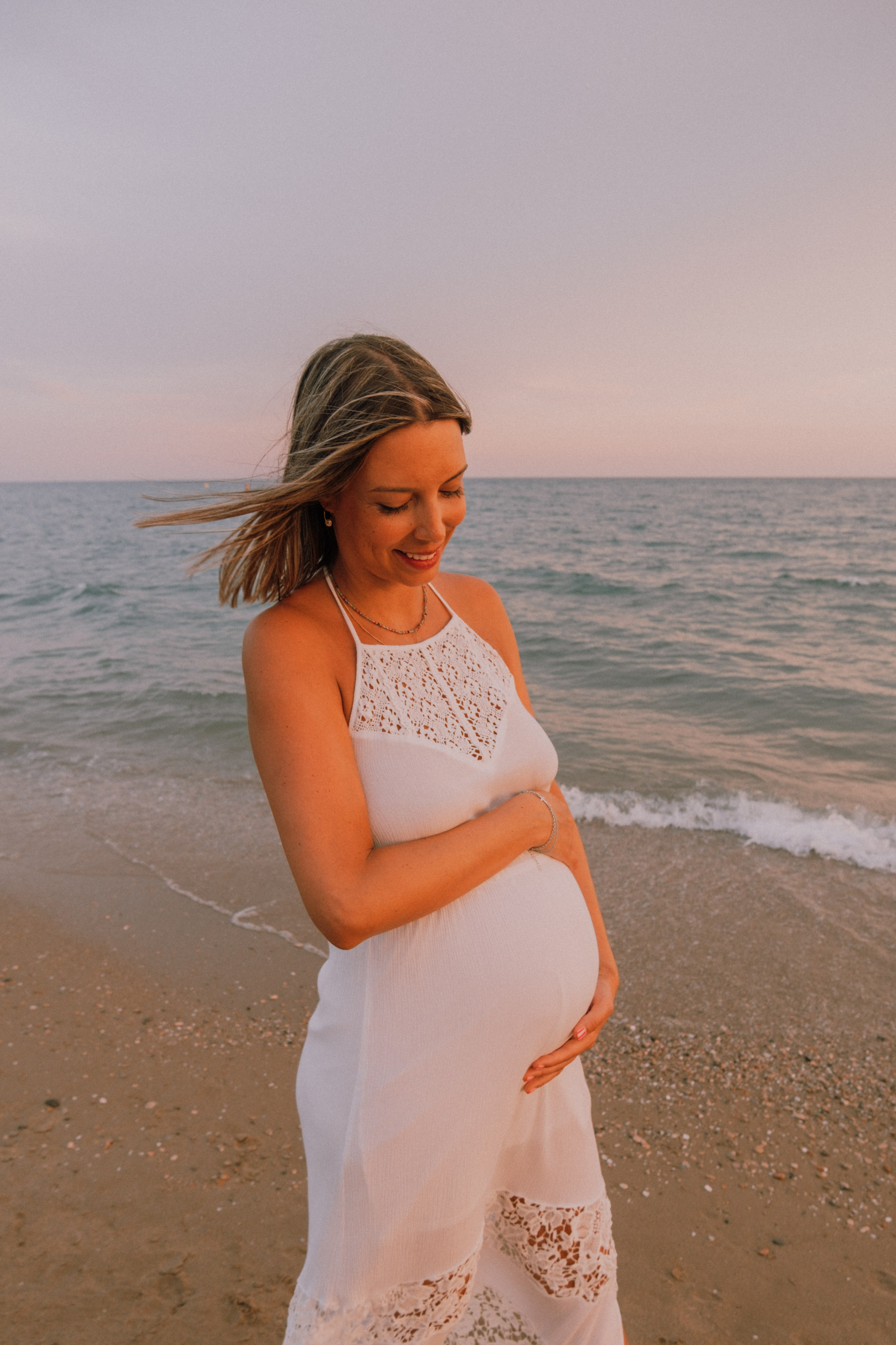 Sesión embarazo en la playa. Fotografía profesional en Calafell - Elena Medvedeva