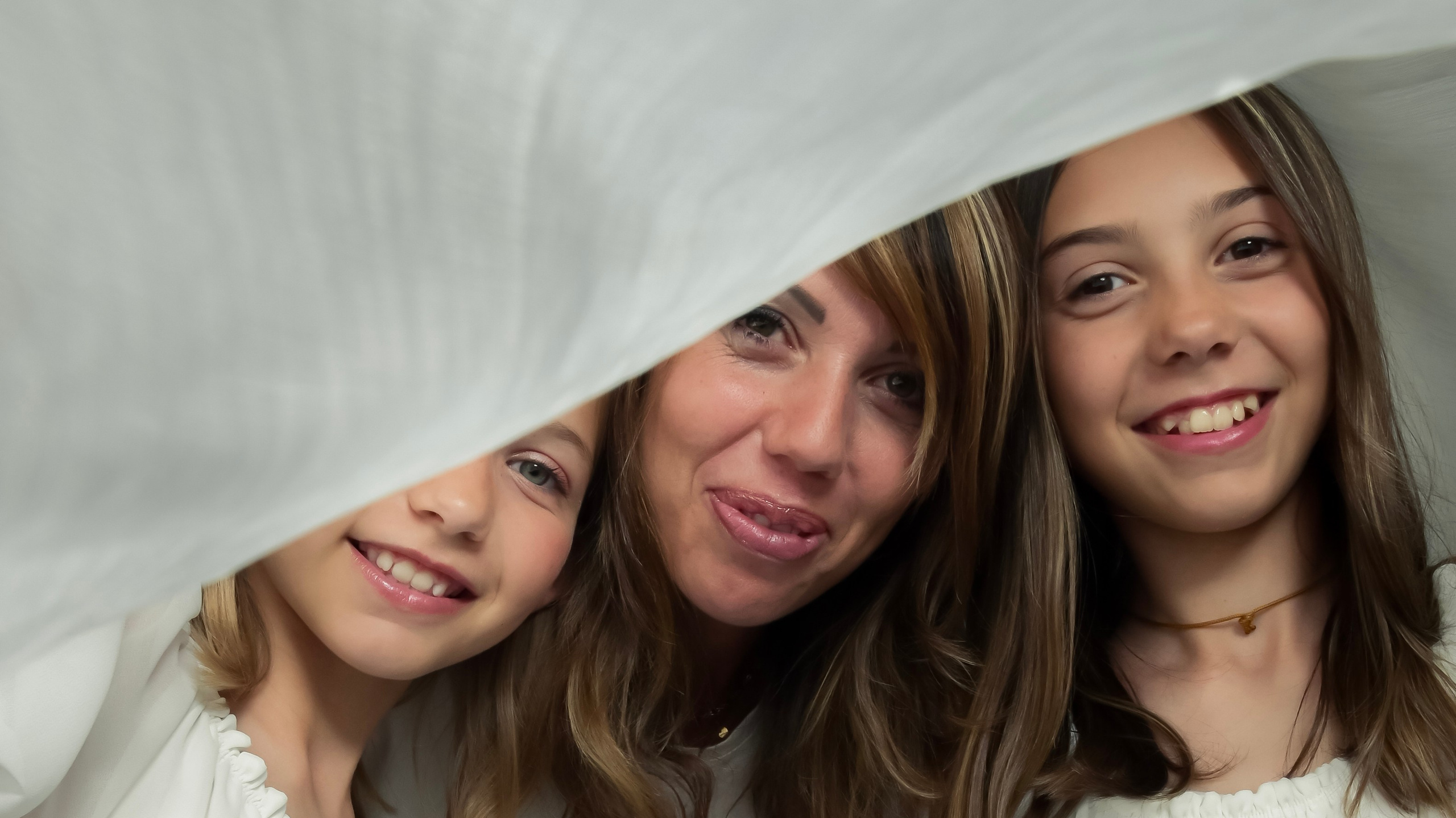 ELISA E SOFIA - SESSIONE FOTOGRAFICA ESTIVA LE SORELLE CON LA MAMMA