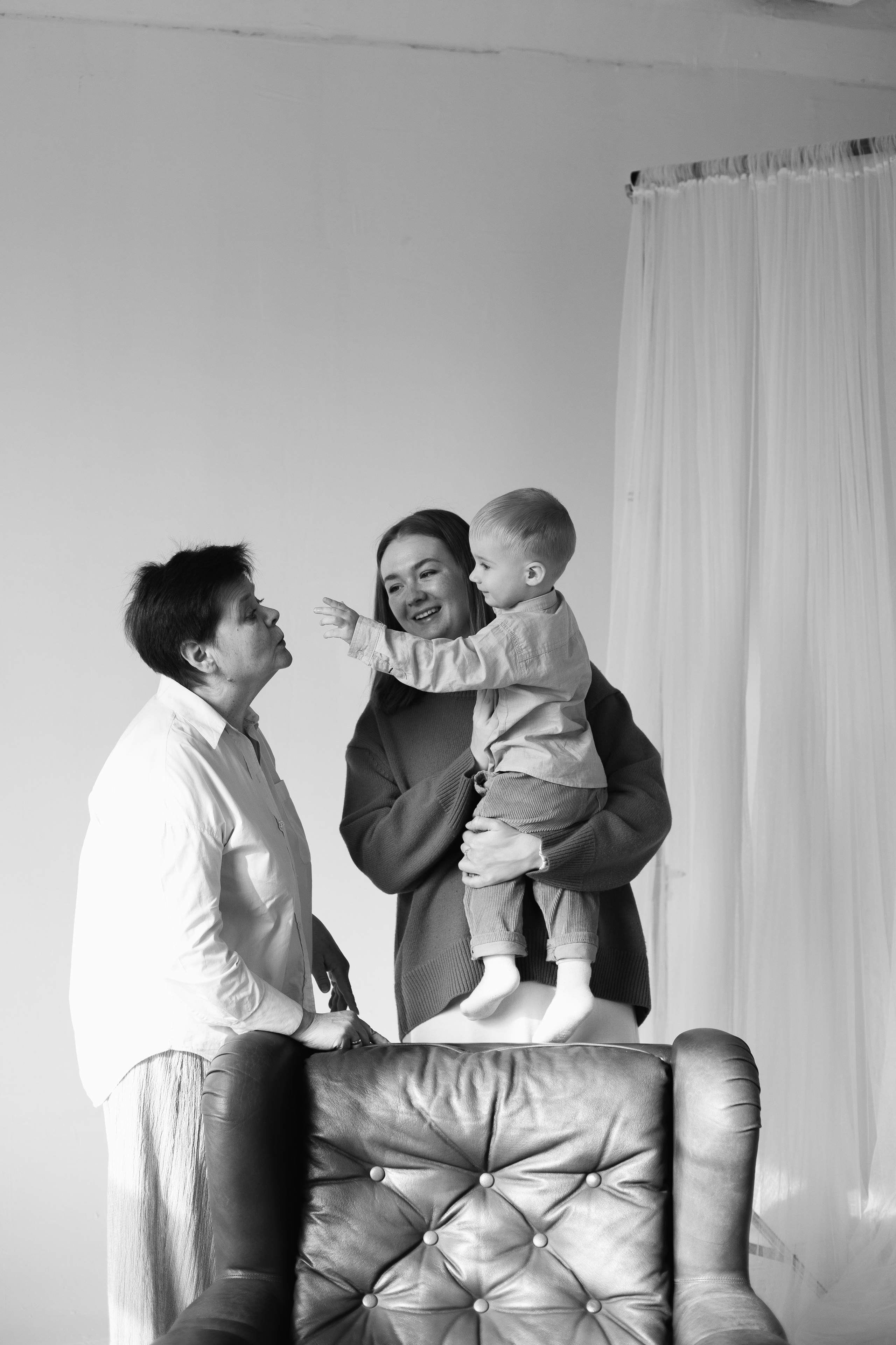 Аня, Ира и Миша. Главная