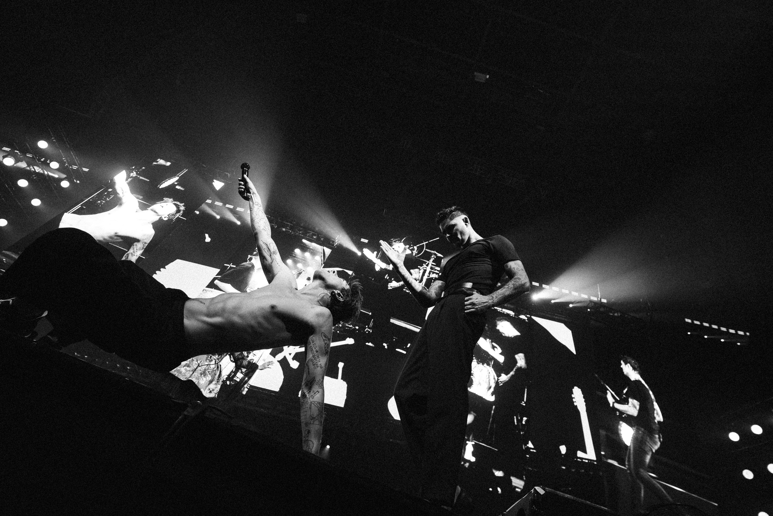 2025. Стрит-фотография, полная абсурда, идиотизма и красоты