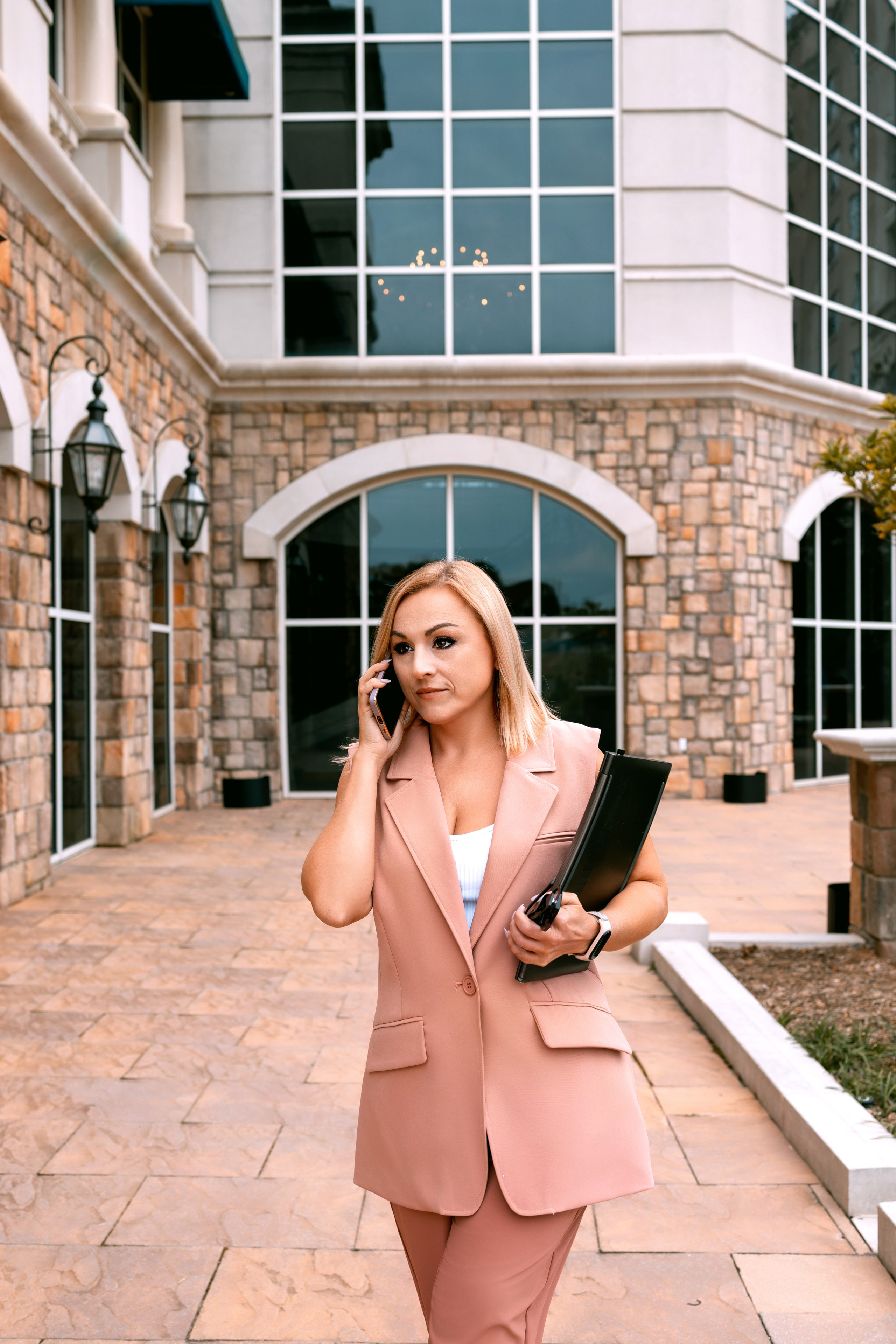 Business headshot. Anaeliseevaphoto.com