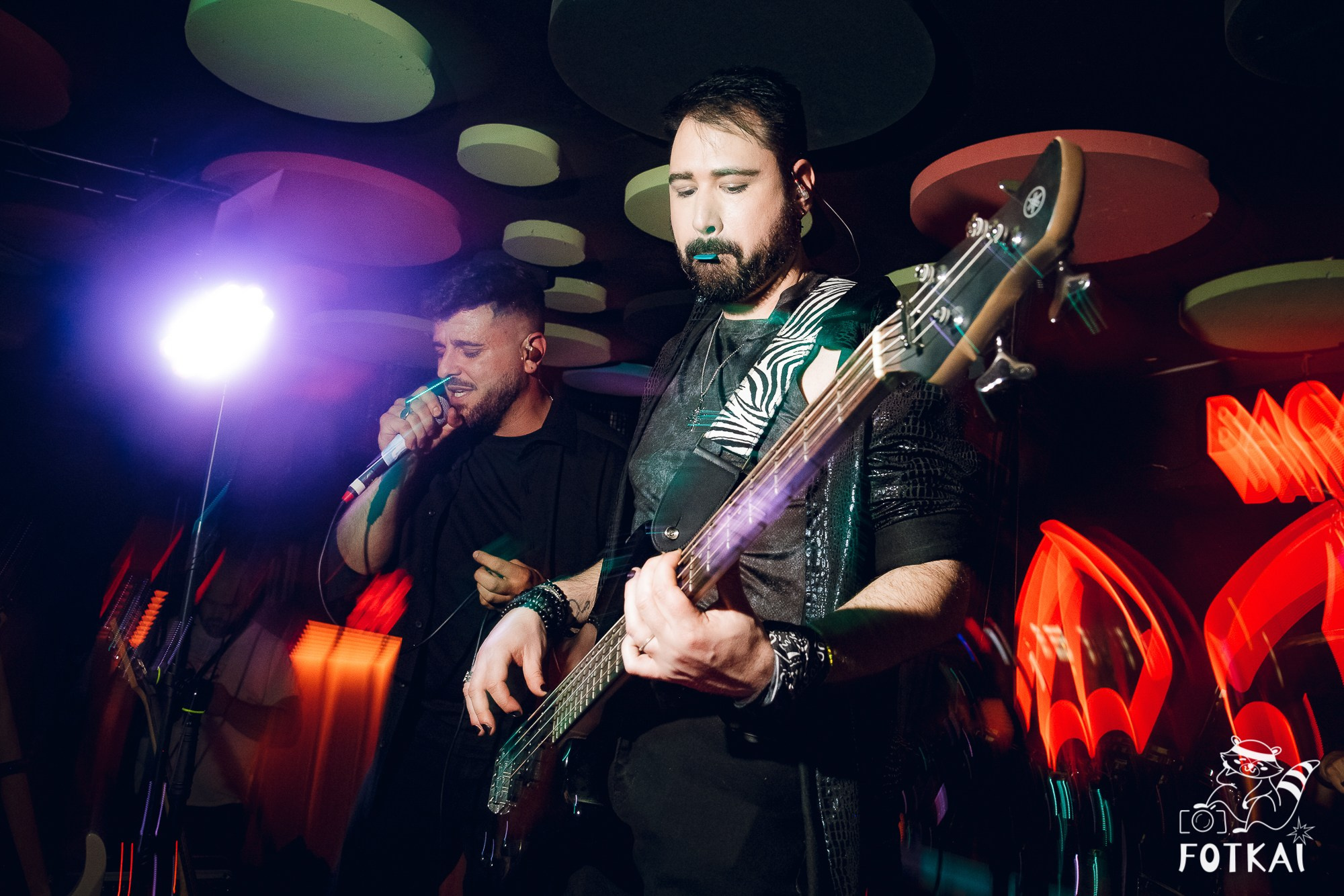 Концерт Delyrio в Confetti Playa Alicante — живое выступление группы, февраль 2026 | FOTKAI