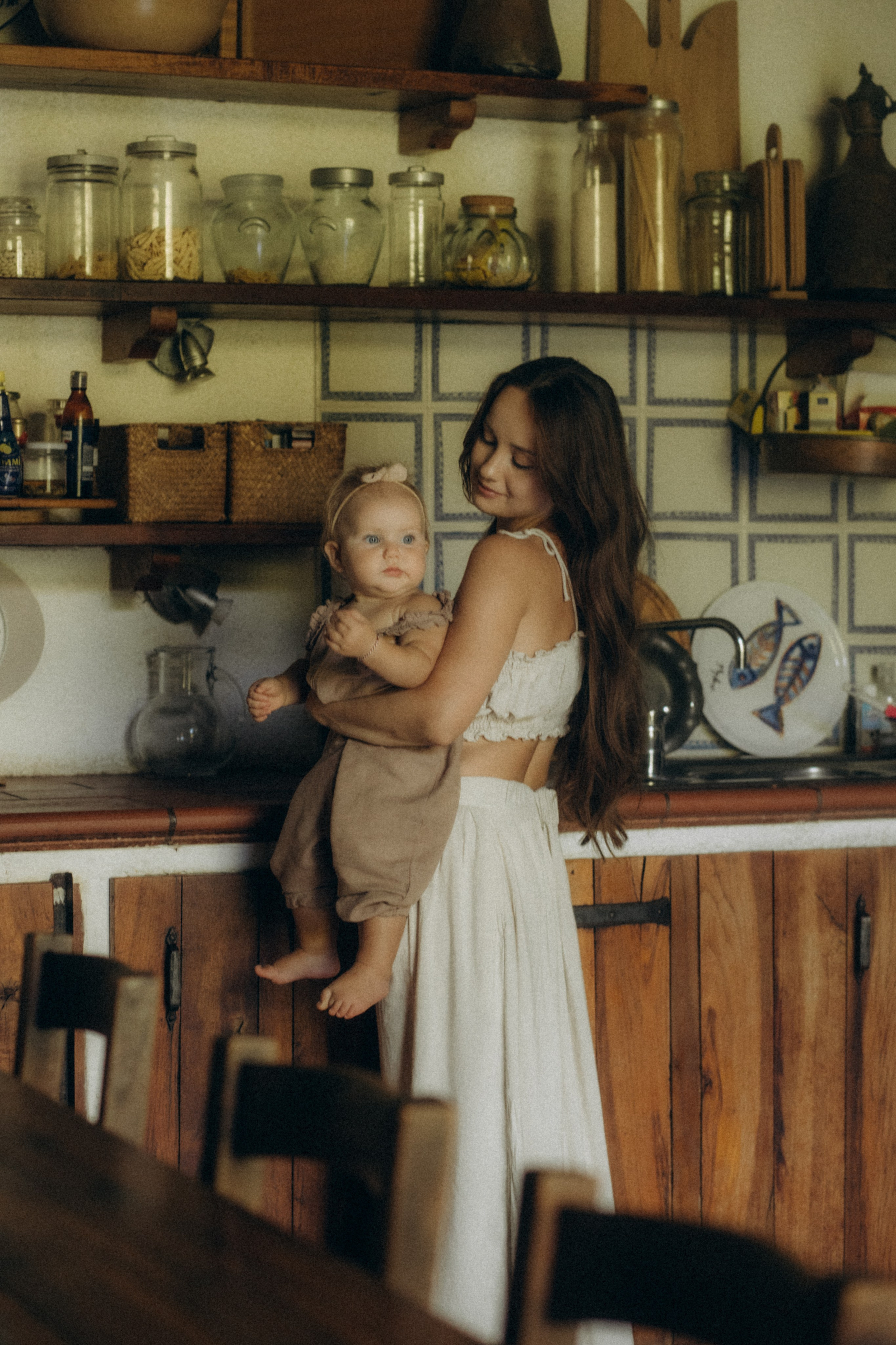 Maman et fille: la tendresse intemporelle. Je suis Olga, votre photographe de famille à Metz et dans toute la France