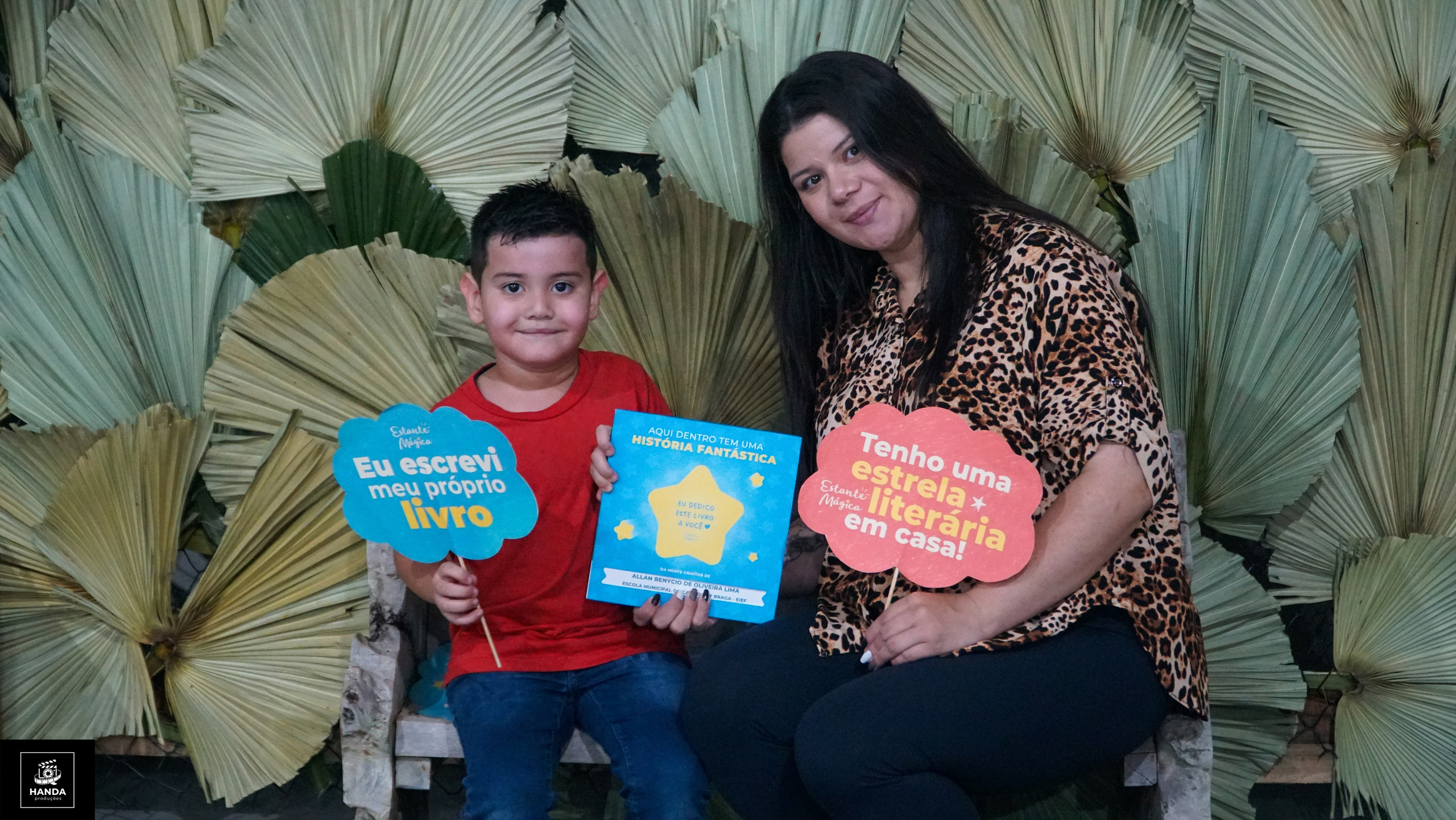 Noite autógrafos colégio Aurélio Buarque de Holanda. Handa Produções