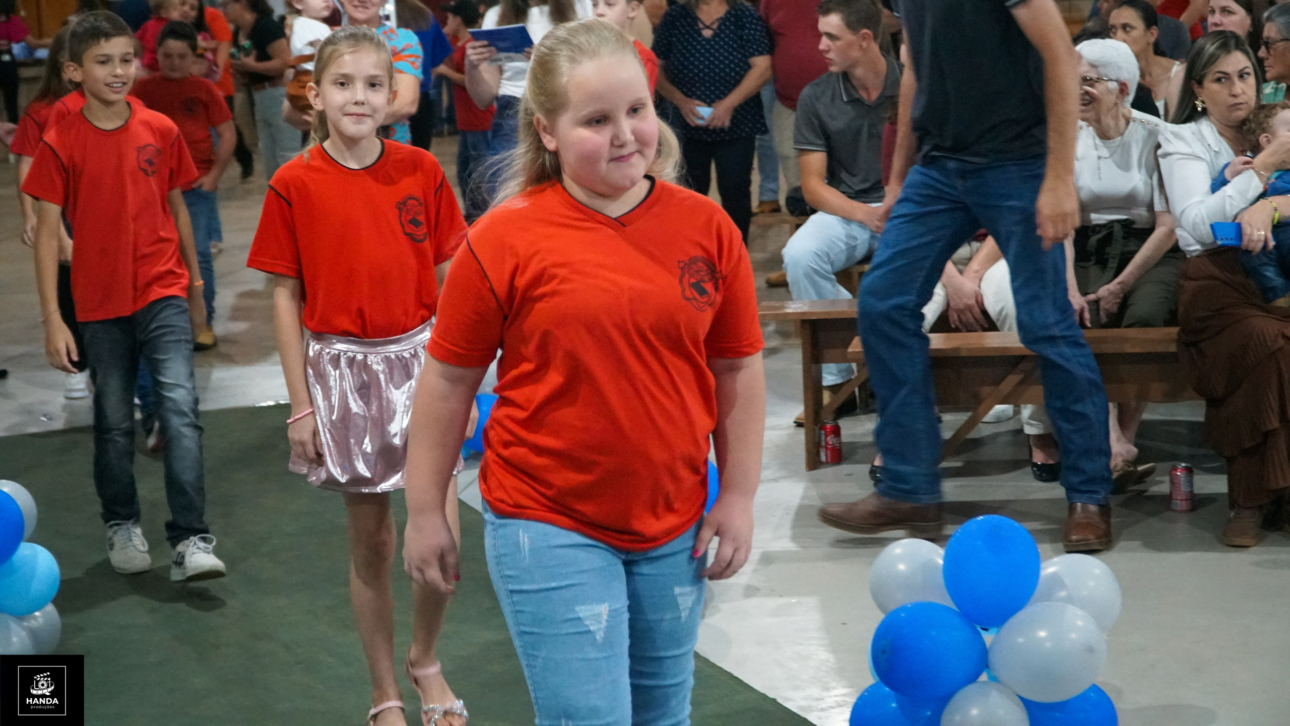 Noite autógrafos colégio Aurélio Buarque de Holanda. Handa Produções