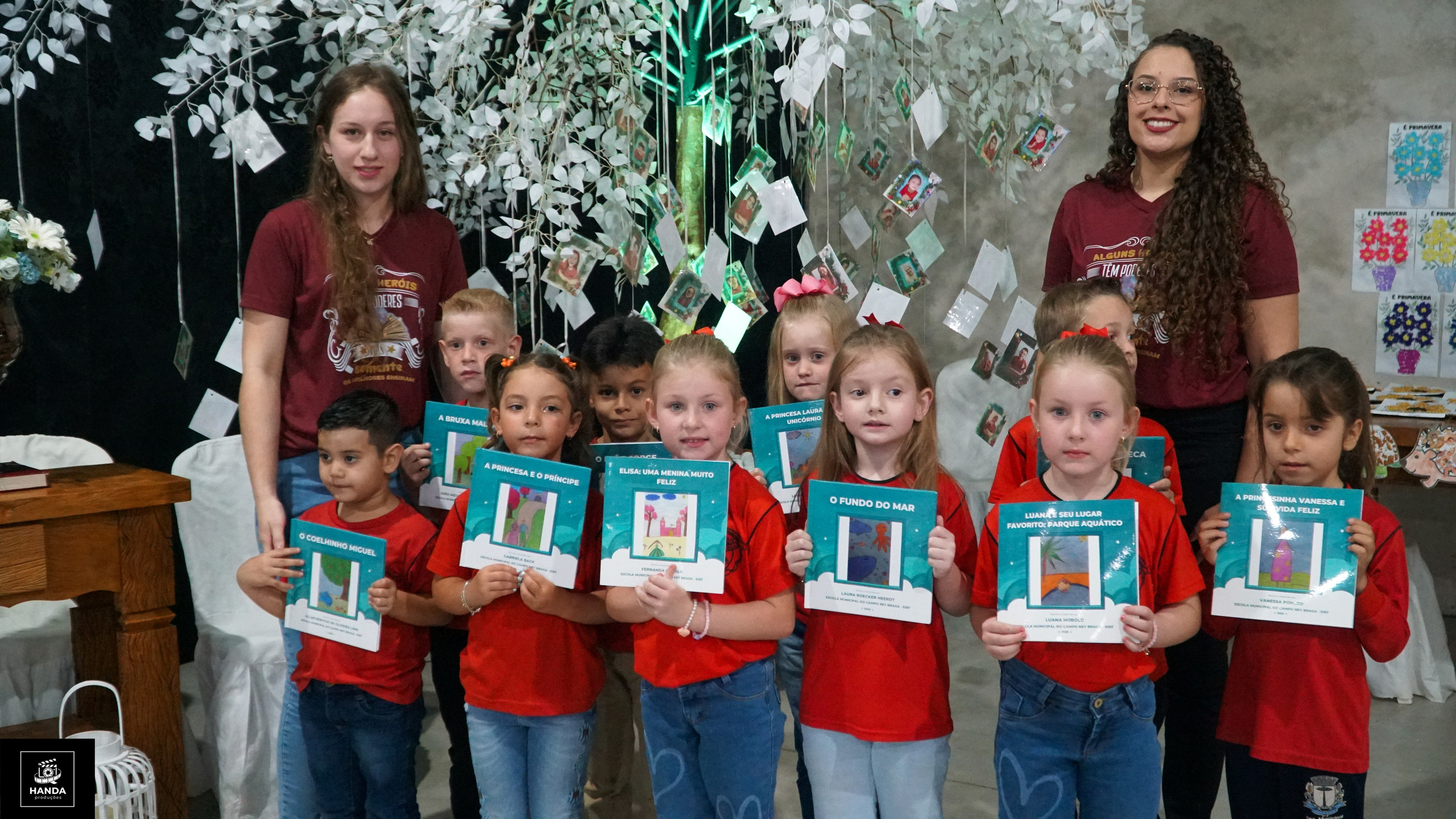 Noite autógrafos colégio Aurélio Buarque de Holanda. Handa Produções