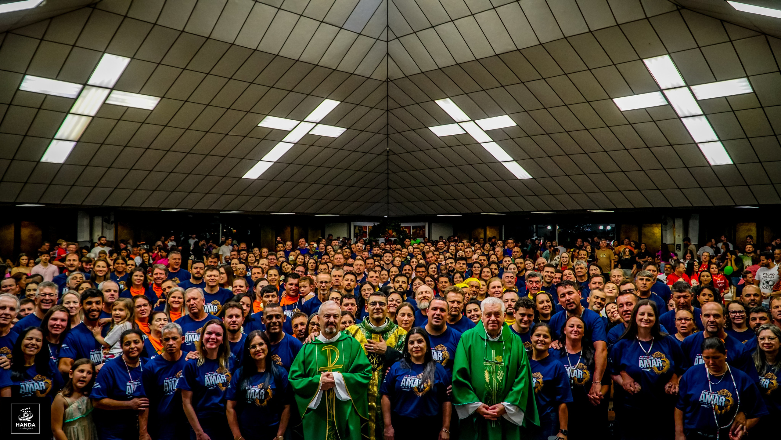 Acampamento Casais. Handa Produções