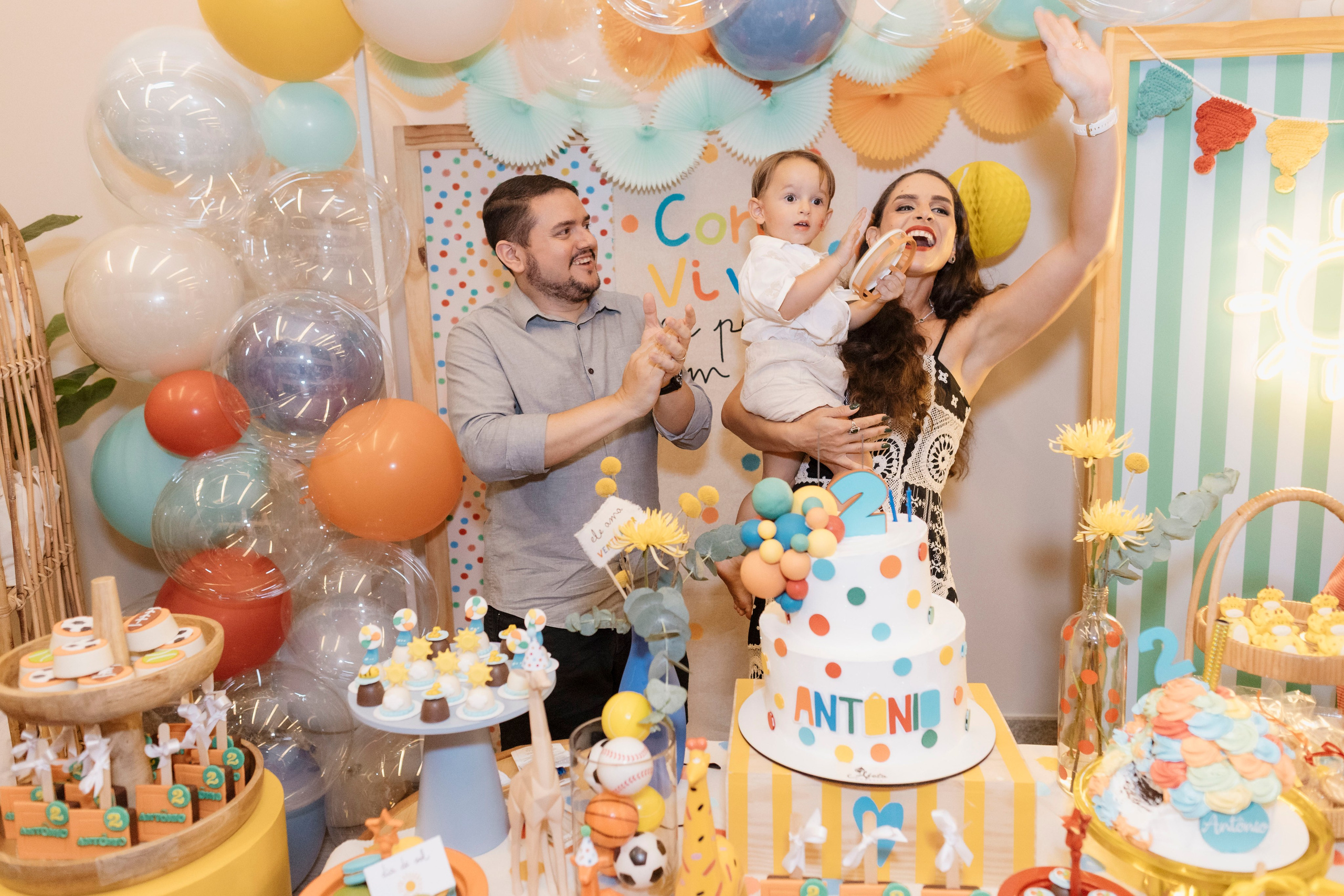 Parabéns sendo cantado na festa infantil