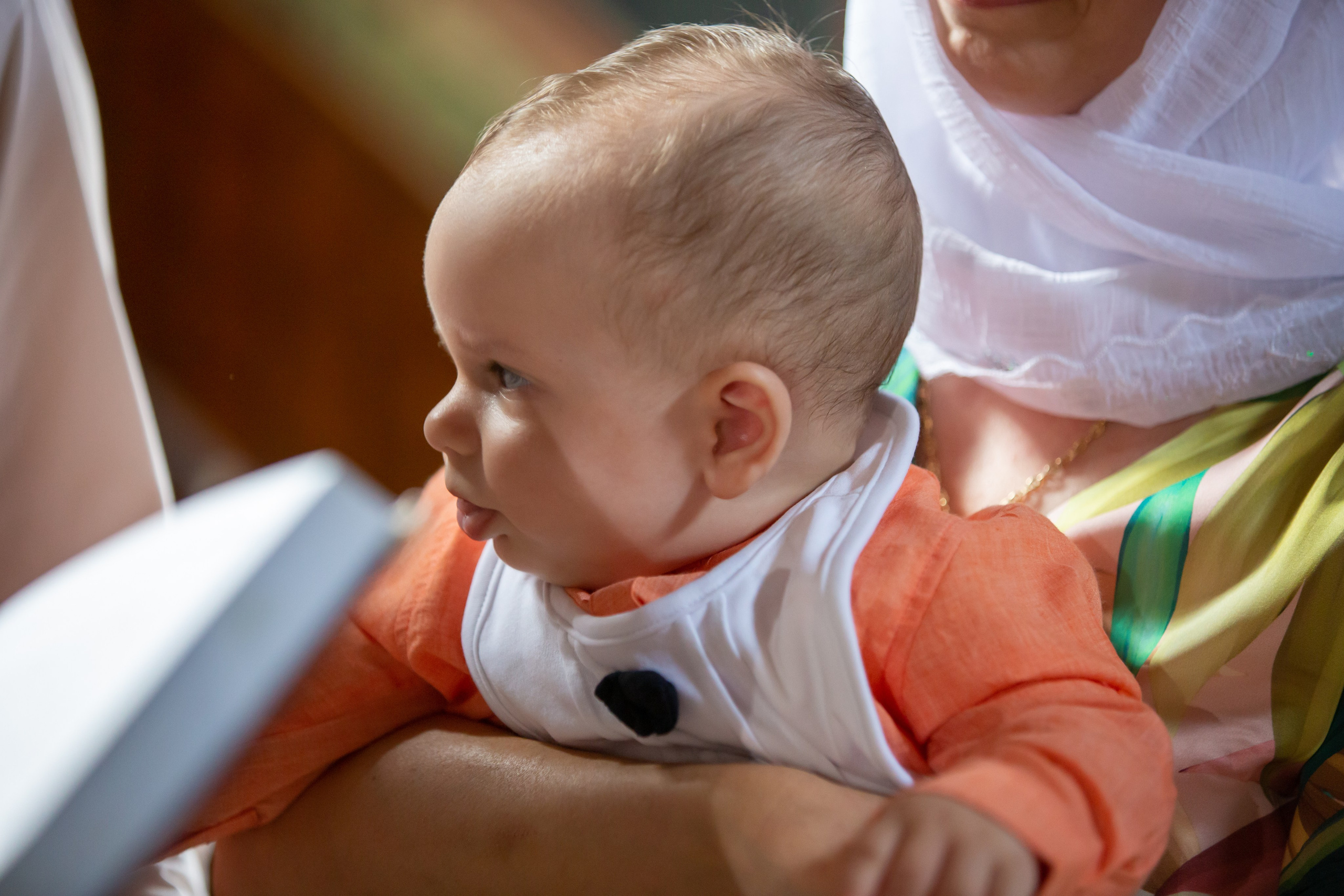 “Bebeluș botezat în biserică, ținut în brațe de nași”	•	“Detaliu cu lumânarea de botez decorată cu flori albe”	•	“Părinți emoționați alături de copilul lor la ceremonia de botez”	•	“Masa festivă de botez cu decor tematic și tort personalizat”	•	“Momentul în care preotul toarnă apă sfințită pe fruntea bebelușului”	“Bebeluș în rochie albă de botez, zâmbind în brațele mamei”	•	“Detaliu cu cruciulița de botez așezată pe o pernă de satin”	•	“Părinți și nași aprinzând lumânările în timpul ceremoniei de botez”	•	“Tort de botez decorat cu figurine tematice și numele copilului”	•	“Copil botezat dormind liniștit în pătuțul decorat festiv”	•	“Momentul în care preotul binecuvântează copilul în fața altarului”	•	“Invitați adunându-se în jurul mesei festive la petrecerea de botez”	•	“Bebeluș ținând în mână o jucărie personalizată primită la botez”	•	“Familie fericită pozând împreună după ceremonia de botez”	•	“Decor tematic cu baloane și flori la locația petrecerii de botez” fotograf Botoșani fotograf evenimente fotograf botez Alin Chirila fotograf alinofotostudio,- Preotul ținându-l pe micuțul Mathias Gabriel la botez, în biserica Înălțarea Domnului, Copălău  - Detalii de la botezul lui Mathias – lumânare, trusou și icoană  - Familia lui Mathias Gabriel alături de micuț, în ziua botezului  - Portret emoționant cu mama și bebelușul în brațe, în biserică,fotograf profesionist evenimente Botoșani, Iași, Suceava, Fălticeni, Bacău, Pașcani, Roman - AlinoFotoStudio by Alin Chirilă - servicii foto nuntă, botez, cununie, ședințe foto creative, albume personalizate, fotografii emoționante și calitative pentru cele mai importante momente din viață,fotograf nuntă Botoșani Alin Chirilă,  ședință foto botez Iași - AlinoFotoStudio,  servicii fotograf profesionist evenimente Suceava,  fotograf cununie civilă Fălticeni - Alin Chirilă,  album foto nuntă personalizat Bacău.“Bebeluș botezat în biserică, ținut în brațe de nași”	•	“Detaliu cu lumânarea de botez decorată cu flori albe”	•	“Părinți emoționați alături de copilul lor la ceremonia de botez”	•	“Masa festivă de botez cu decor tematic și tort personalizat”	•	“Momentul în care preotul toarnă apă sfințită pe fruntea bebelușului”	“Bebeluș în rochie albă de botez, zâmbind în brațele mamei”	•	“Detaliu cu cruciulița de botez așezată pe o pernă de satin”	•	“Părinți și nași aprinzând lumânările în timpul ceremoniei de botez”	•	“Tort de botez decorat cu figurine tematice și numele copilului”	•	“Copil botezat dormind liniștit în pătuțul decorat festiv”	•	“Momentul în care preotul binecuvântează copilul în fața altarului”	•	“Invitați adunându-se în jurul mesei festive la petrecerea de botez”	•	“Bebeluș ținând în mână o jucărie personalizată primită la botez”	•	“Familie fericită pozând împreună după ceremonia de botez”	•	“Decor tematic cu baloane și flori la locația petrecerii de botez” fotograf Botoșani fotograf evenimente fotograf botez Alin Chirila fotograf alinofotostudio.fotograf botez Amelis Maria, fotografie botez Botoșani, fotograf Alin Chirilă, amintiri botez, fotografii botez, botez Amelis Maria, fotograf copii, fotografie botez în Botoșani,