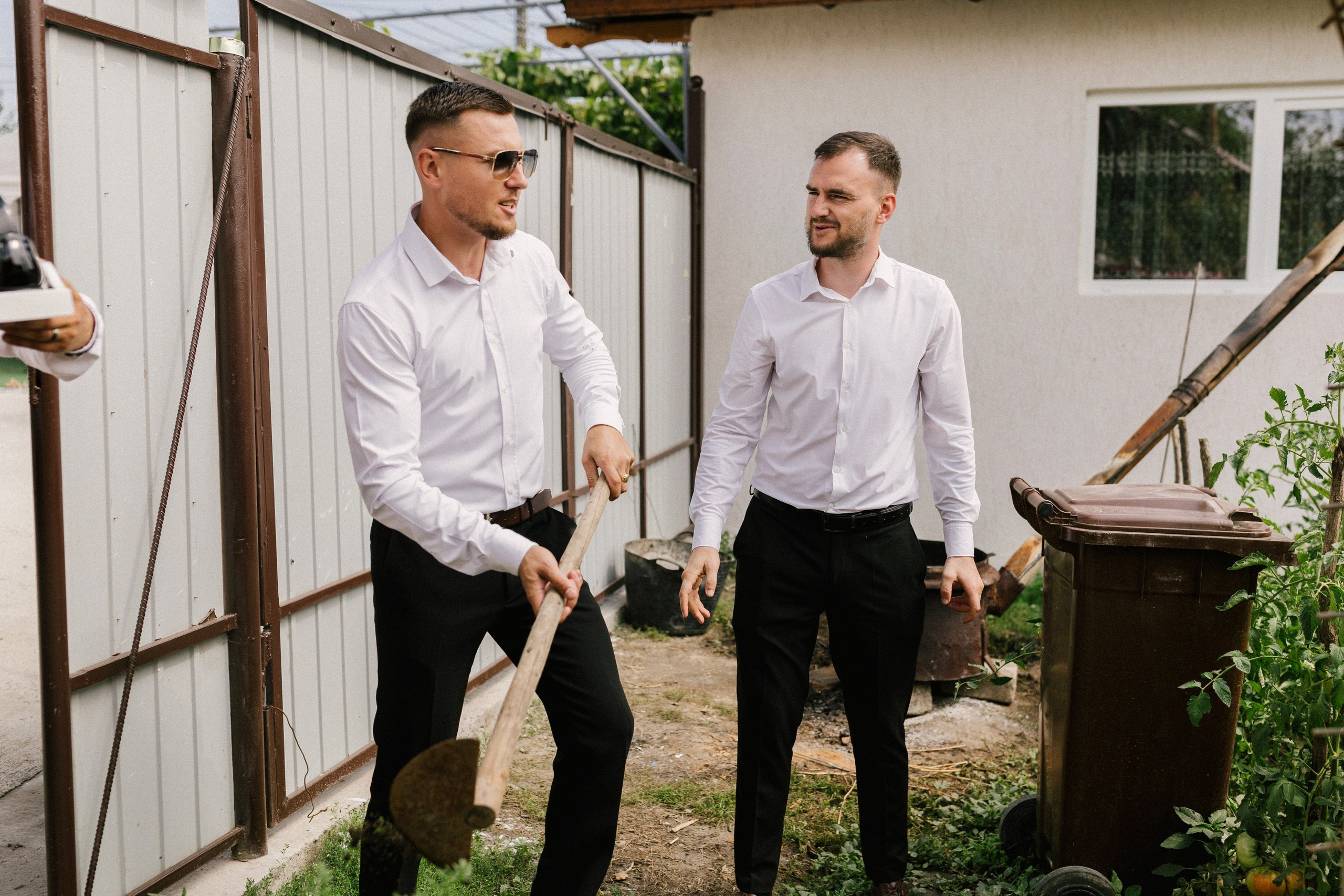 1. Mireasa Adriana în timpul pregătirilor de nuntă în Tudora Botoșani2. Costumul mirelui Ionuț fotografiat artistic în ziua nunții3. Prietenii mirelui la tradițiile de nuntă în Tudora4. Bărbieritul mirelui în cadrul obiceiurilor tradiționale de nuntă5. Fotografii de familie la biserică în ziua nunții6. Portret de familie cu mirii și copilul lor la nunta din Botoșani7. Primul dans al mirilor la Mariage Dor Baisa Botoșani8. Decor elegant de nuntă la Mariage Dor Baisa9. Emoții și tradiții la nunta din Tudora județul Botoșani10. Fotograf profesionist de nuntă în Botoșani surprinzând momente autentice - otograf-nunta-botosanifotograf-evenimente-botosanifotograf-profesionist-botosanifotograf-nunta-tudoranunta-tudora-botosanisedinta-foto-nunta-botosanipoze-nunta-botosanifotografii-nunta-tudorafotograf-cununie-religioasa-botosanibiserica-sfintii-imparati-constantin-si-elena-tudoramariage-dor-baisa-botosanirestaurant-nunta-botosanidansul-mirilor-mariage-dorpregatiri-mire-botosanipregatiri-mireasa-botosanitraditii-nunta-moldovaobiceiuri-nunta-tudorafotograf-familie-nunta-botosaniportret-miri-botosanigalerie-foto-nunta-botosanialbum-foto-nunta-botosaninunta-eleganta-botosaninunta-cu-traditii-botosanifotograf-premium-nunta-botosaniservicii-foto-video-botosanipoveste-de-nunta-botosanifotograf-documentar-nuntafotograf-natural-emotionalmiri-ionut-si-adriananunta-autentica-tudora -otograf-nunta-botosanifotograf-nunta-tudoranunta-tudora-botosanifotograf-evenimente-botosanifotograf-profesionist-botosaniservicii-foto-video-botosanigalerie-foto-nunta-botosanialbum-foto-nunta-botosani - nunta-autentica-botosaninunta-cu-traditii-botosanipoveste-de-nunta-botosanifotografii-emotionante-nuntamomente-autentice-nuntafotografie-documentara-nuntafotograf-natural-nunta- pregatiri-miri-tudorabiserica-tudora-botosanicununie-religioasa-tudoramariage-dor-baisa-botosanipetrecere-nunta-botosanivalsul-mirilor-botosani - alino-foto-studio-botosaniionut-si-adriana-nunta-tudorafotograf-alin-chirila-botosani