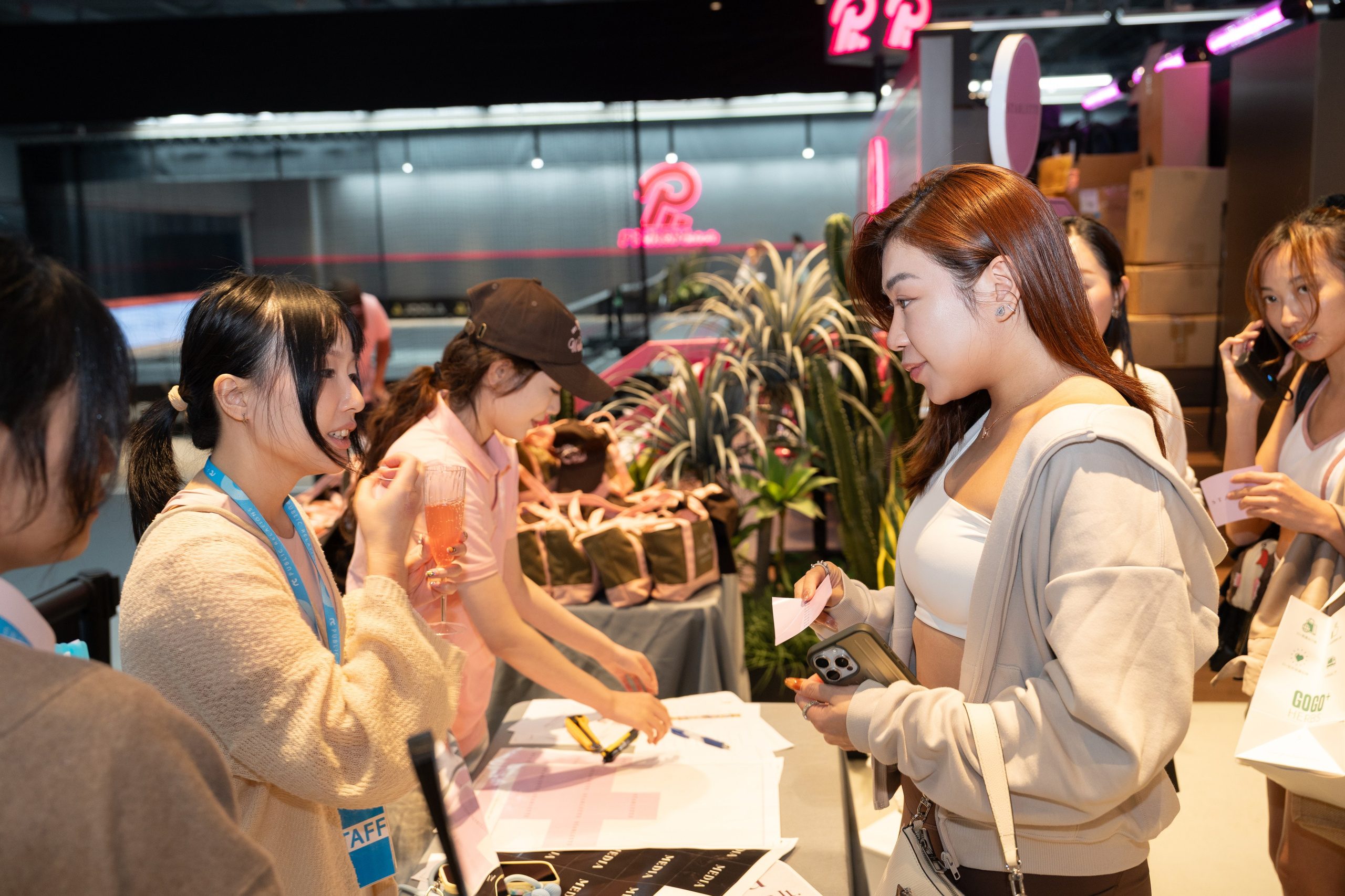 STARLETTE. PHOTOGRAPHER IN HONG KONG (WEDDING, FASHION, FAMILY, EVENTS)