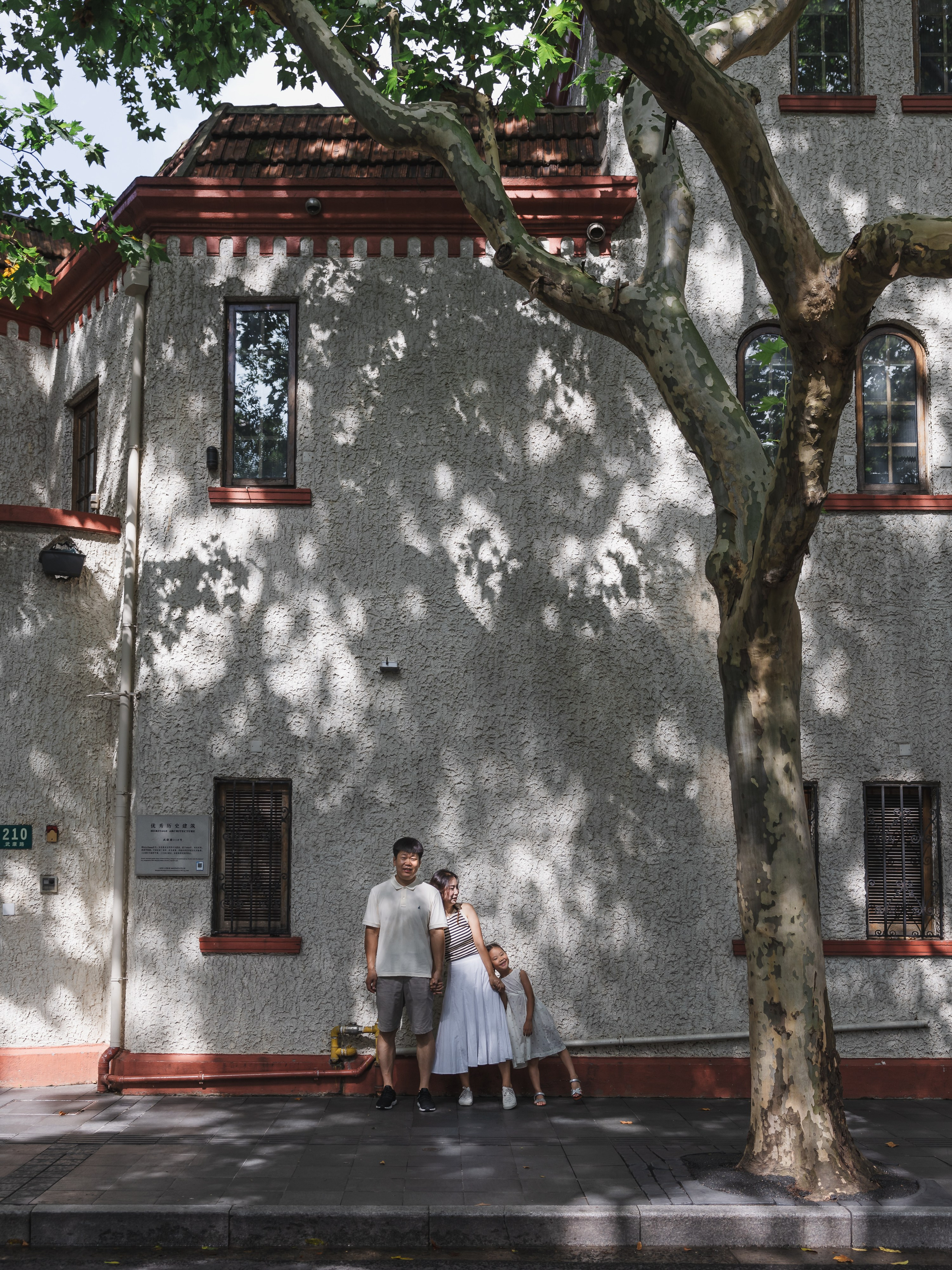 A Family of Three’s Urban Stroll in Shanghai. Shanghai Family Photographer Dora