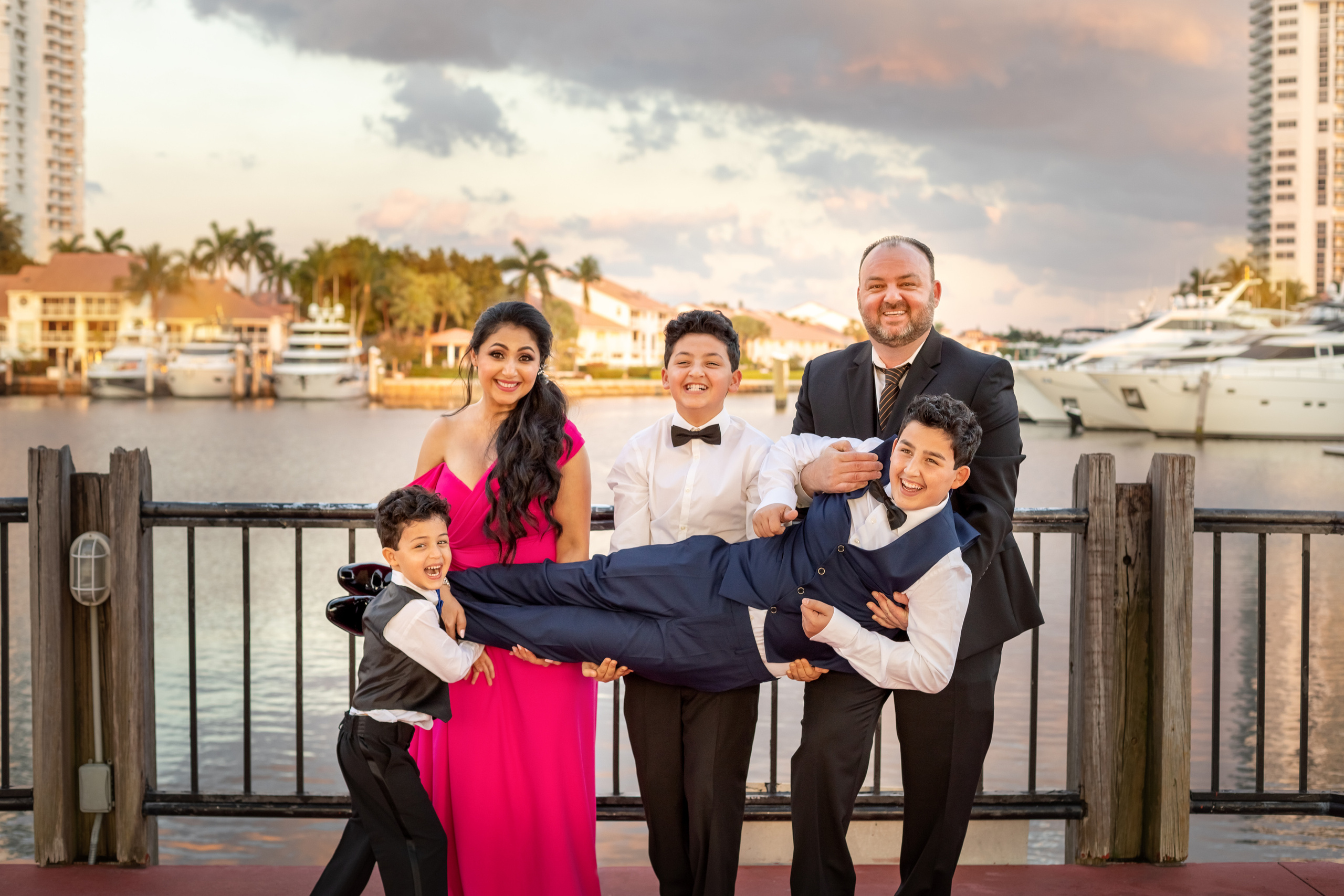 Family. Lana Krichev family photographer in South Florida