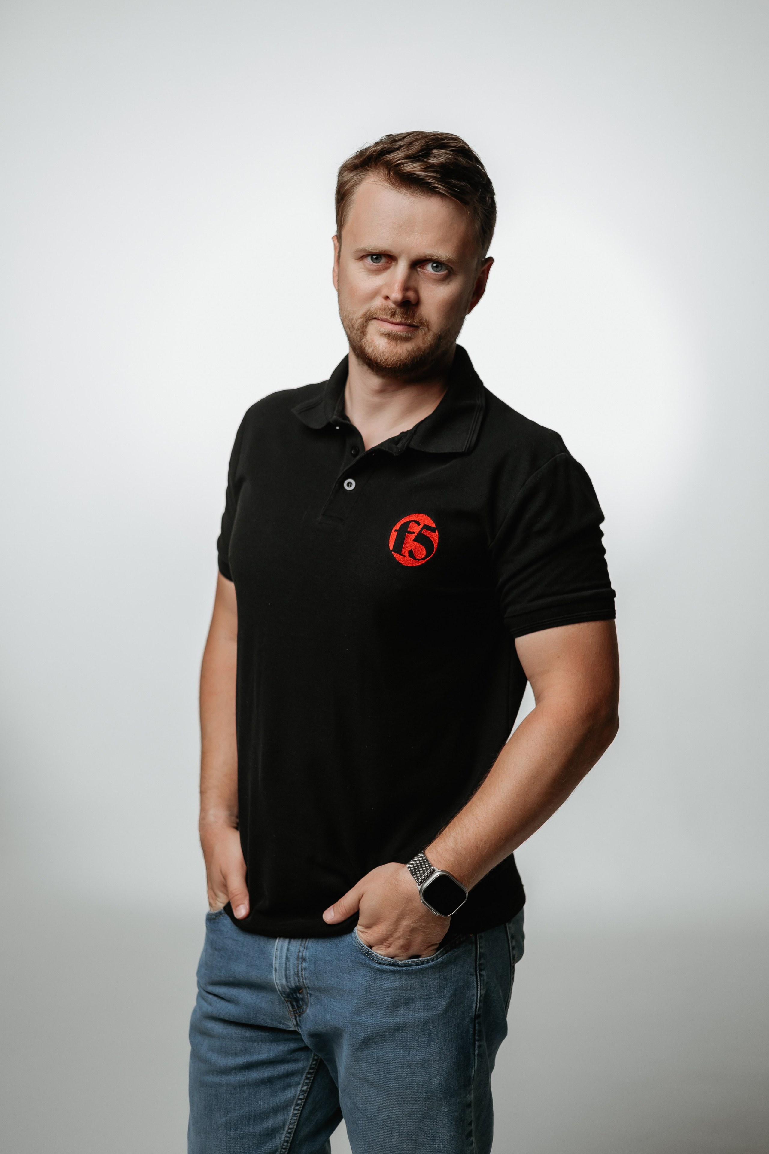 Male headshot. Elena Gorobets. Photographer in Zagreb