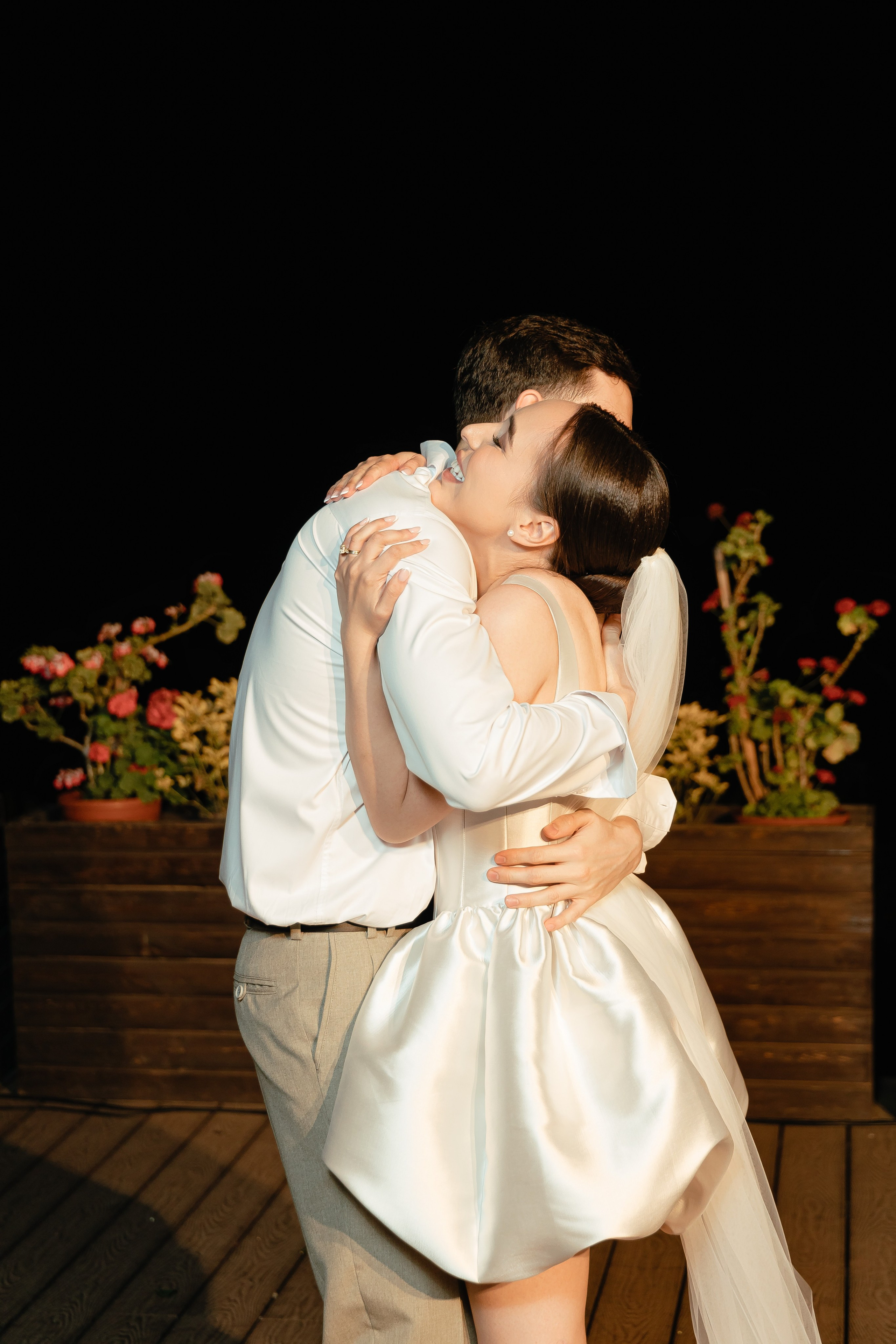 Thomas & Suyumbika. Главная