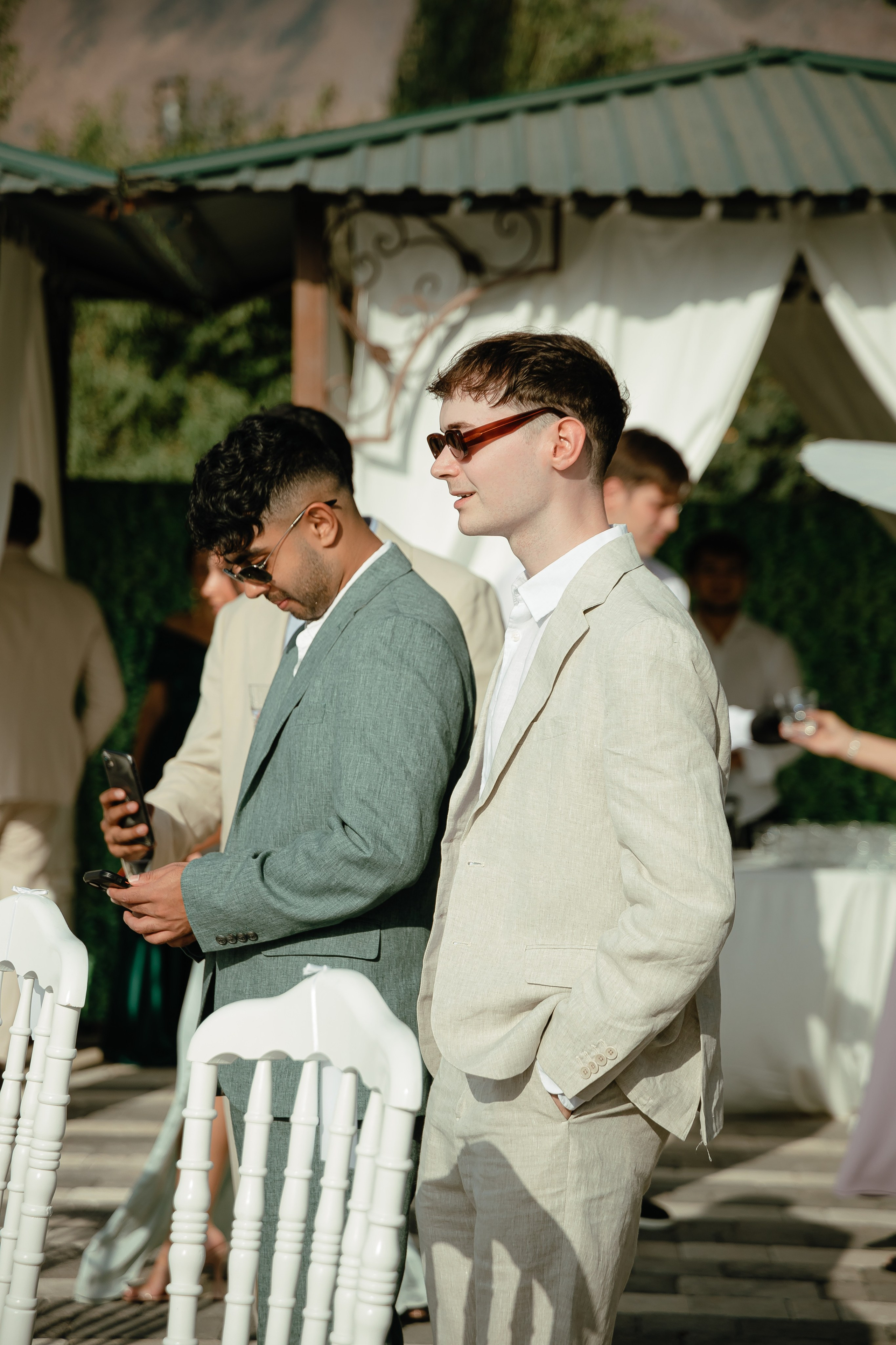 Thomas & Suyumbika. Главная