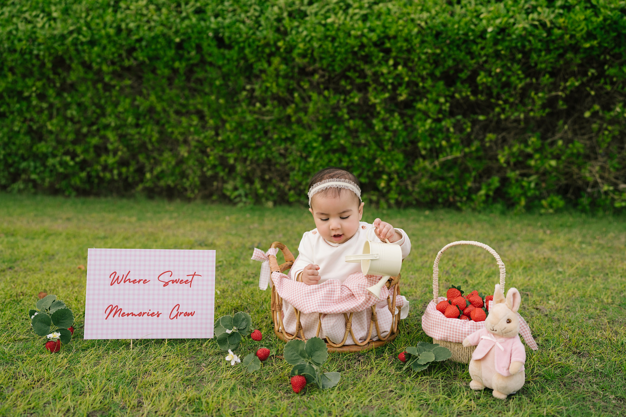 SITTER PHOTOGRAPHY. Newborn, Sitter and Cake Smash Photographer in Doha, Qatar