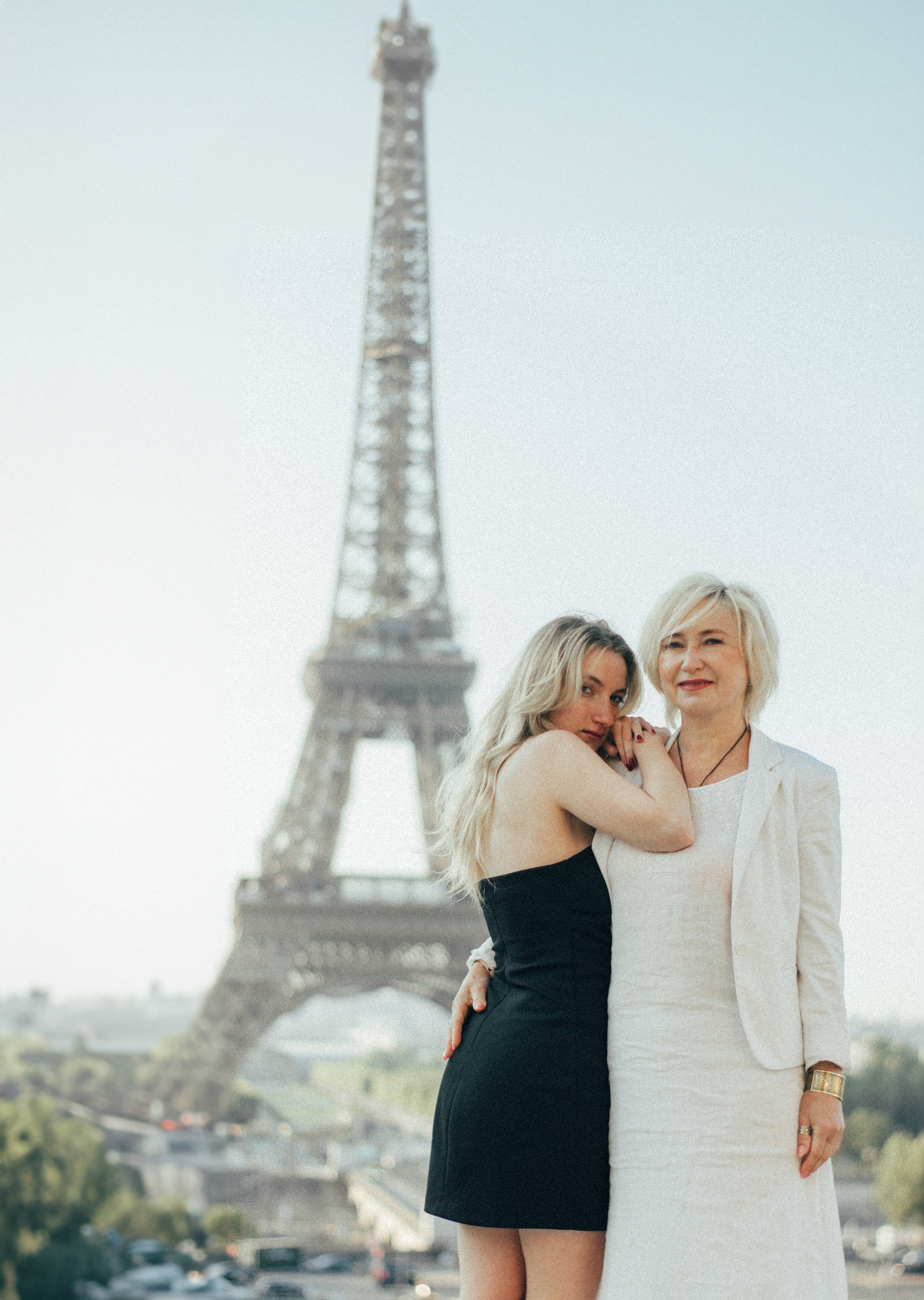 Family Photoshoot of Svetlana & Anastasia in Paris | Vlada Photo Art. Photographer in Paris: Vlada PhotoArt