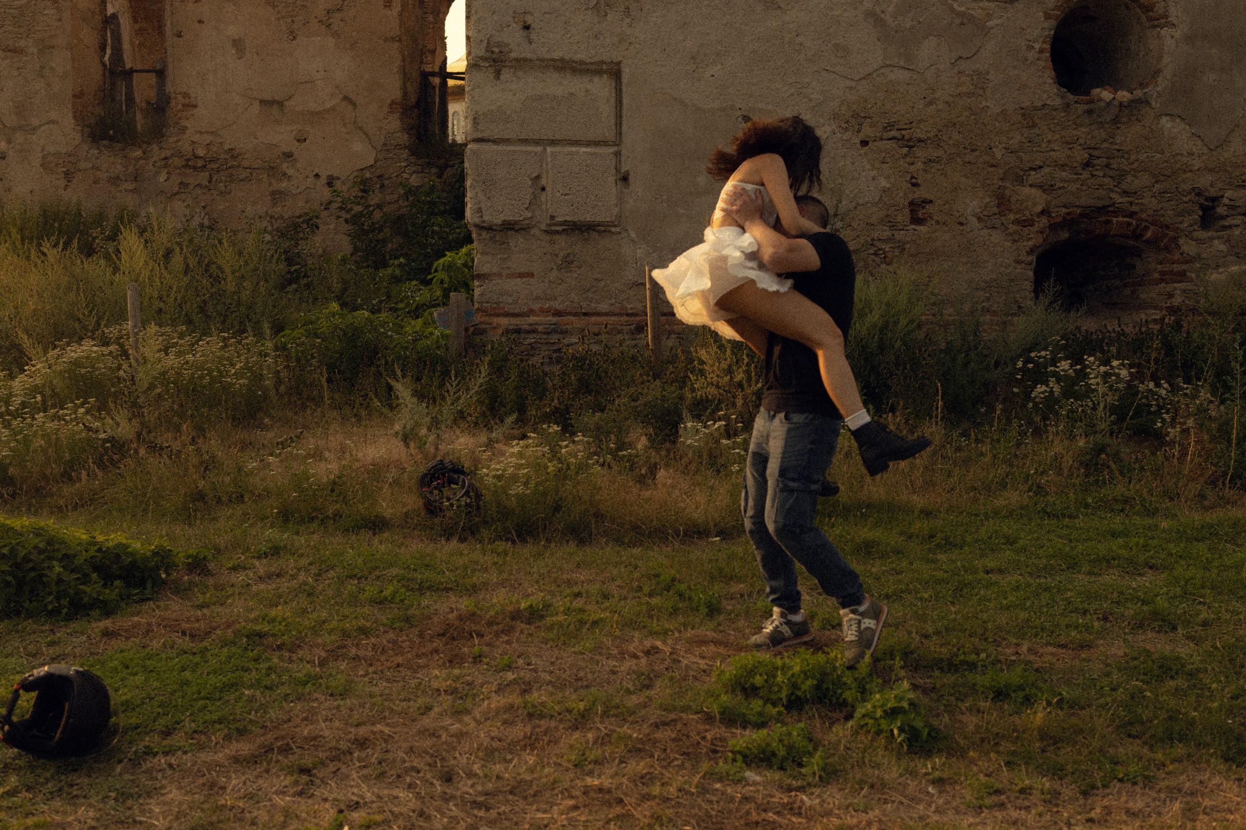 Balade en moto. Histoires d’amour, séances photos de famille et de mariage en France