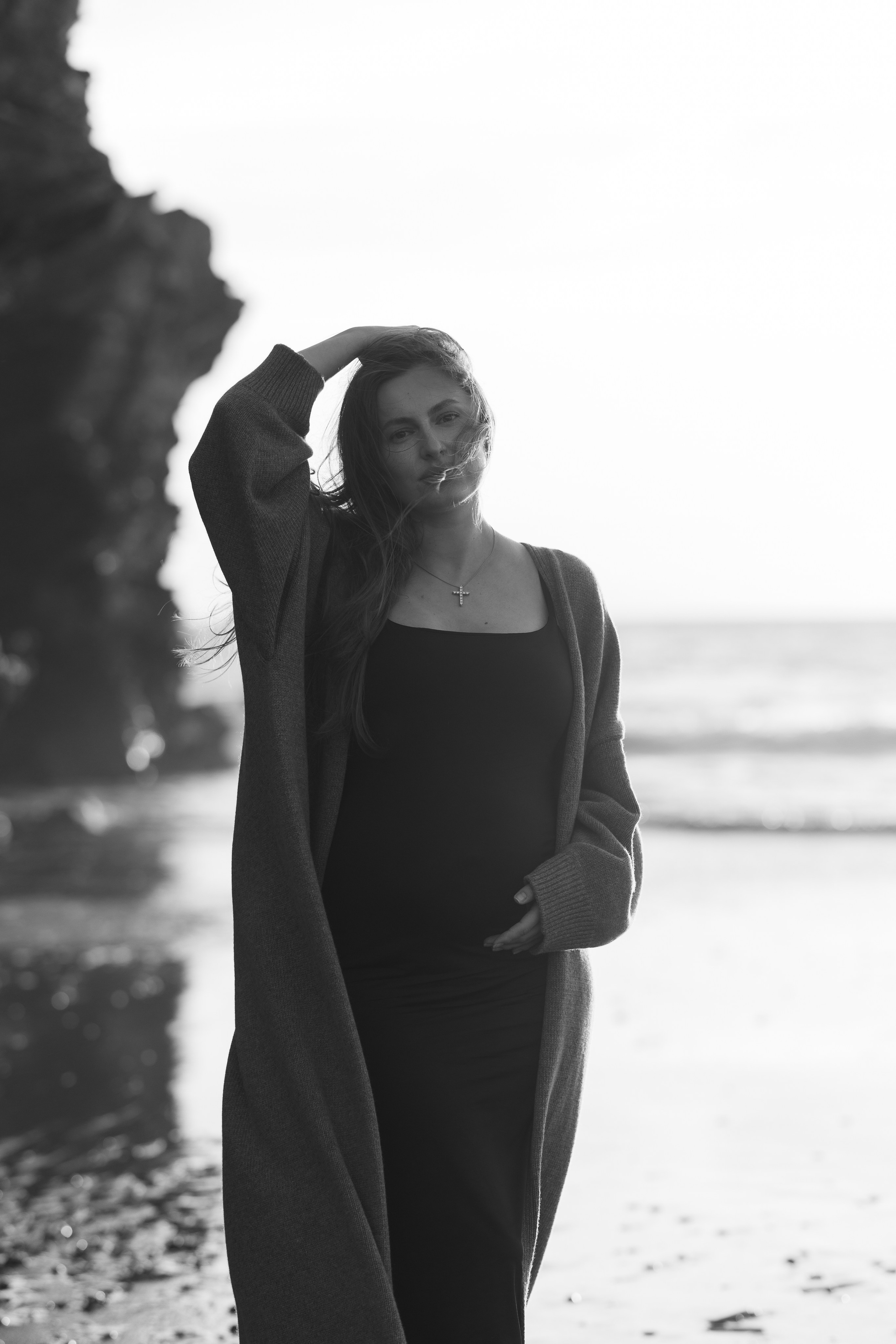 Sunset maternity photoshoot. Annah Louwagie — Lifestyle photographer for couples, families & brands | France & worldwide