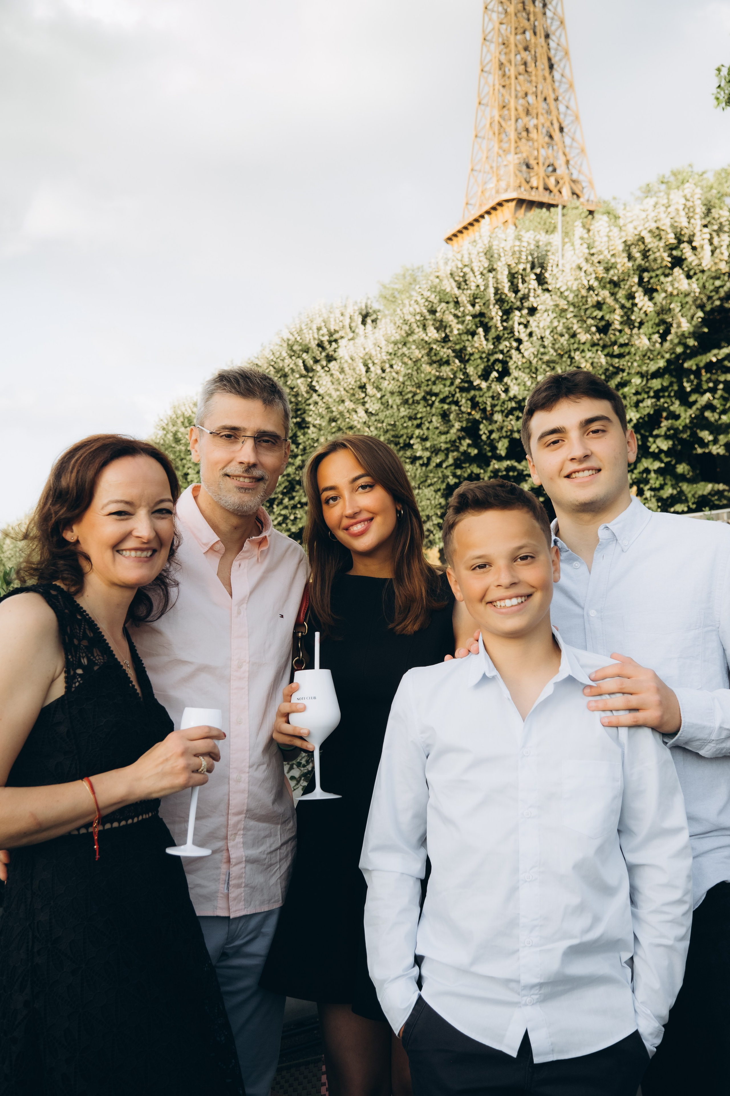 Marie’s Birthday with an Eiffel Tower view. Photographer in Paris Marina Chaput