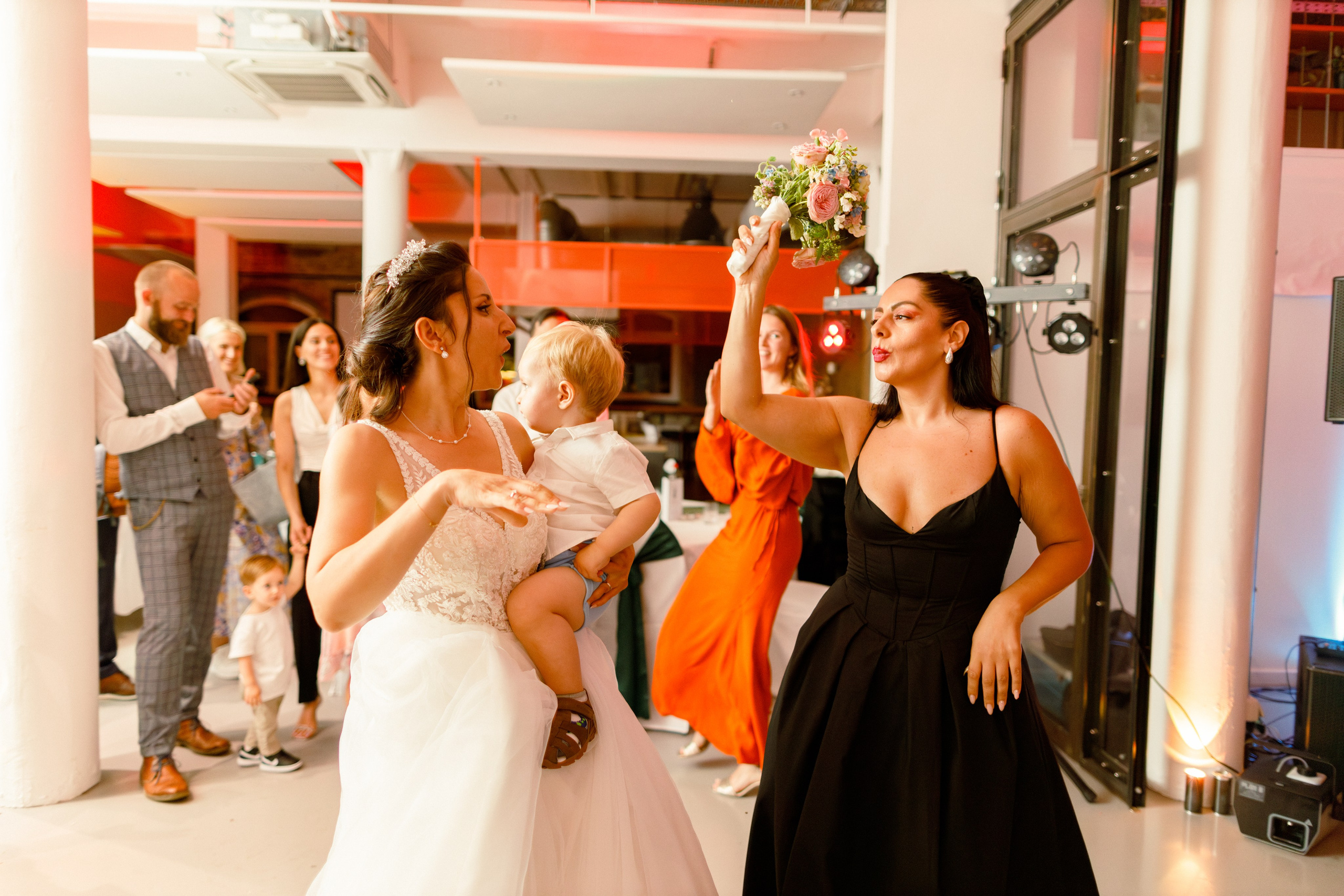 Hochzeitsfotografie in der Weißen Villa Elmshorn | Historischer Charme in Schleswig-Holstein. Hochzeitsfotograf und Hochzeitsvideograf aus Hamburg | Roka21Film