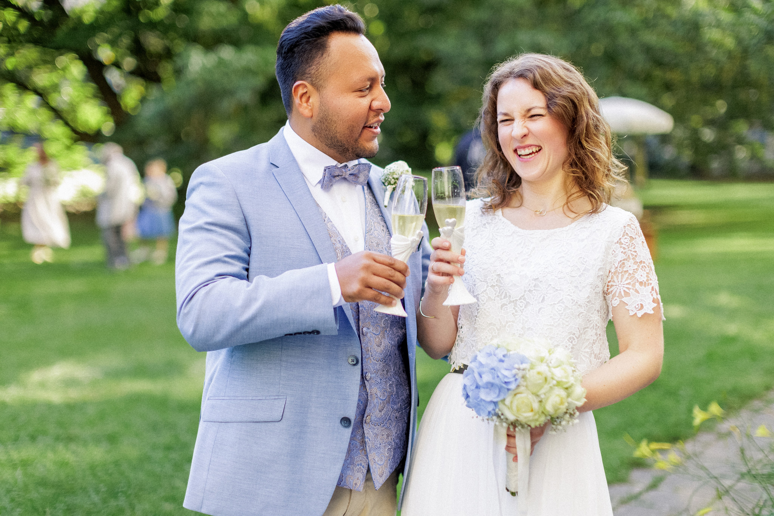 Traumhochzeit im Bobby Reich | Moderne Liebe am Hamburger Alsterufer. Hochzeitsfotograf und Hochzeitsvideograf aus Hamburg | Roka21Film