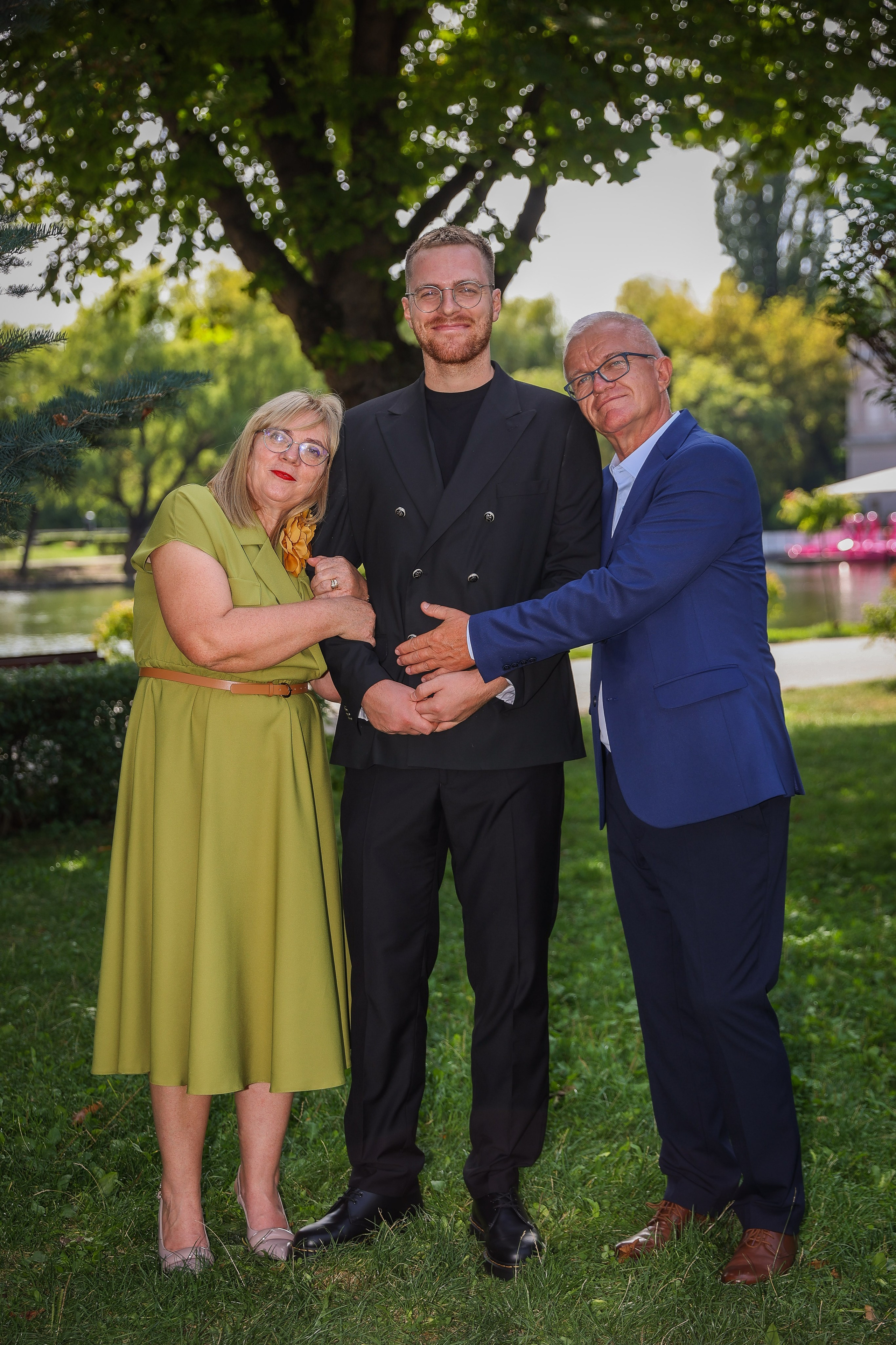 Bianca & Daniel — o nuntă de vară în Cluj, între natură și eleganță. Rares Bucur is a professional wedding photographer based in Cluj-Napoca, Romania, specializing in wedding photography