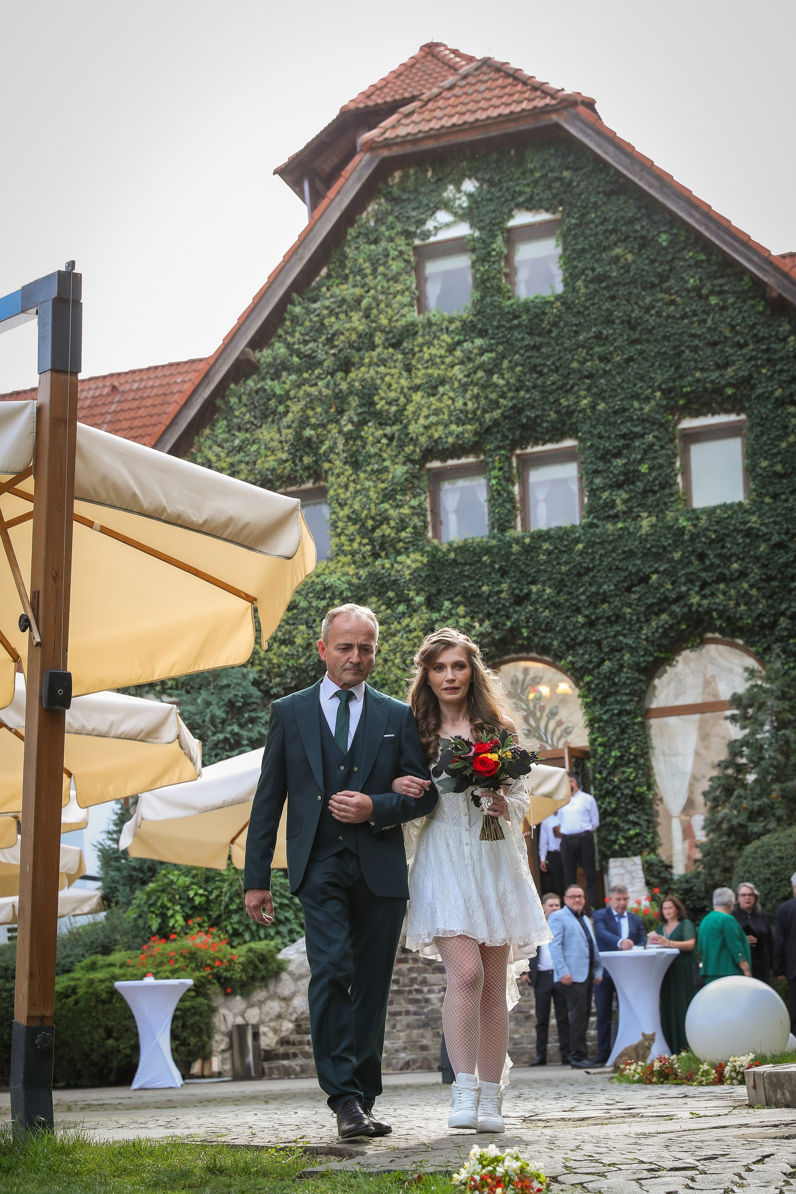 Orsi & Remus, eleganță în inima Transilvaniei. Rares Bucur is a professional wedding photographer based in Cluj-Napoca, Romania, specializing in wedding photography