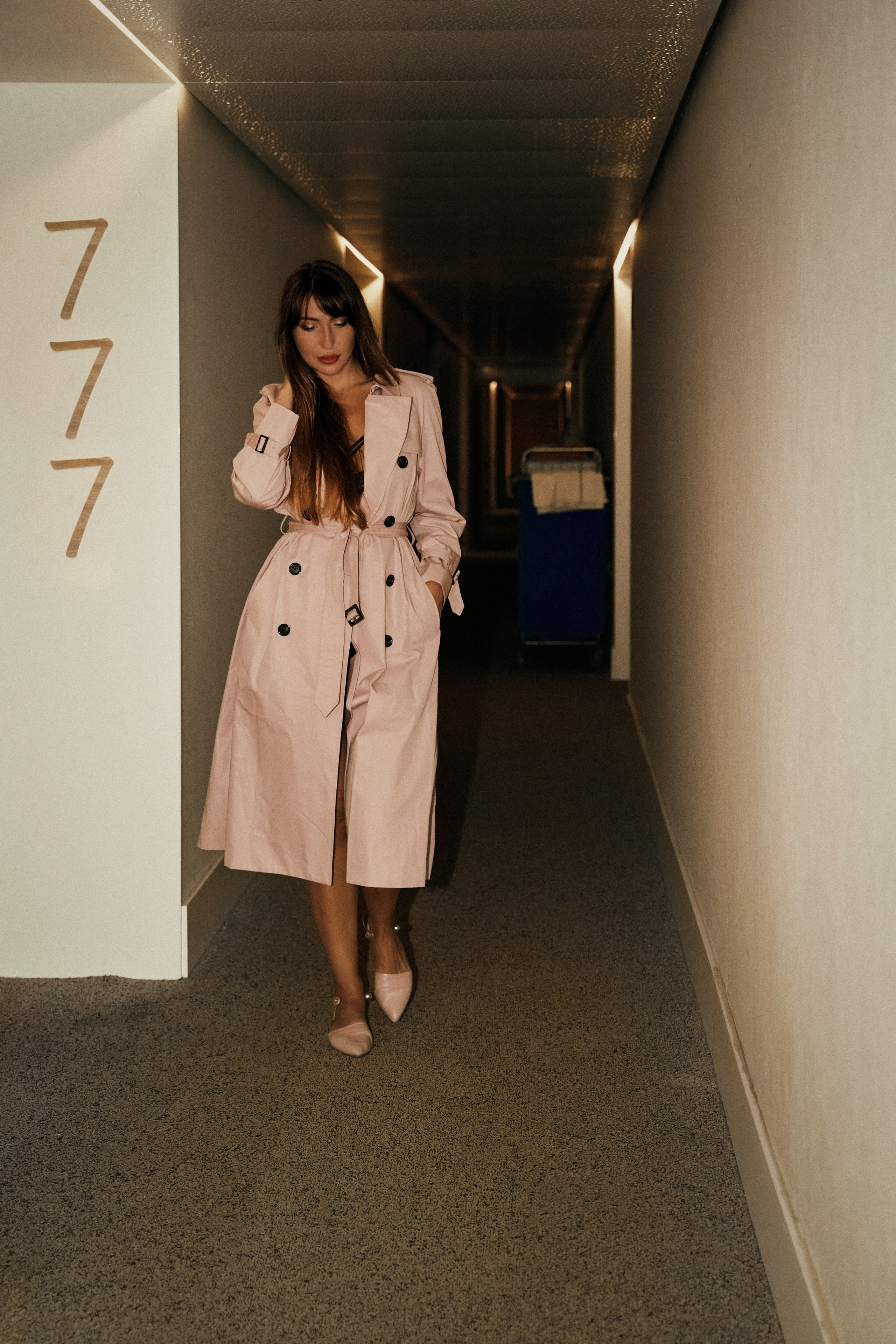 девушка. отель.  будуар