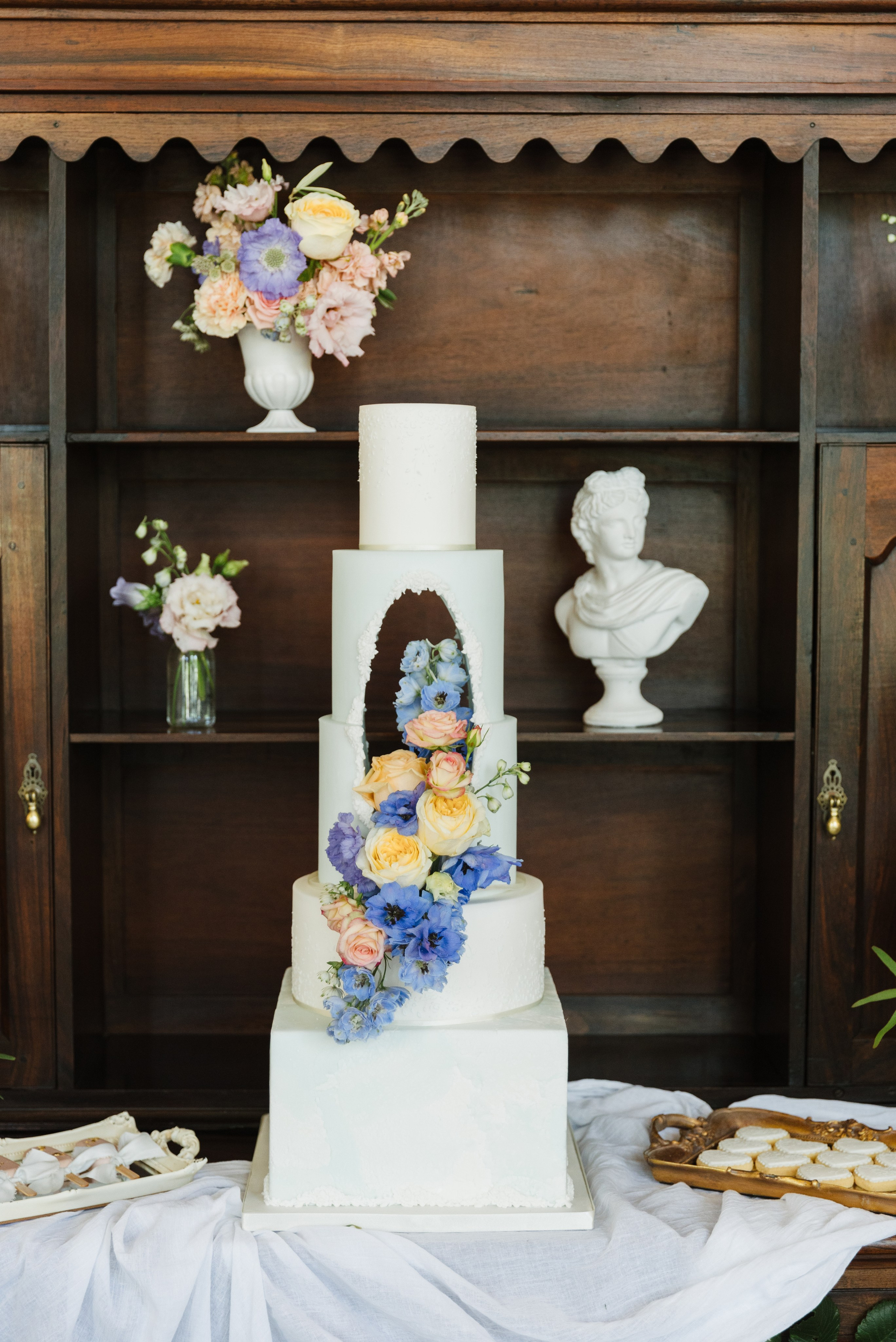 Regal Romance | Editorial Photoshoot at Gosfield Hall, London Estat. YES I DO PRODUCTION — Wedding photography&videography