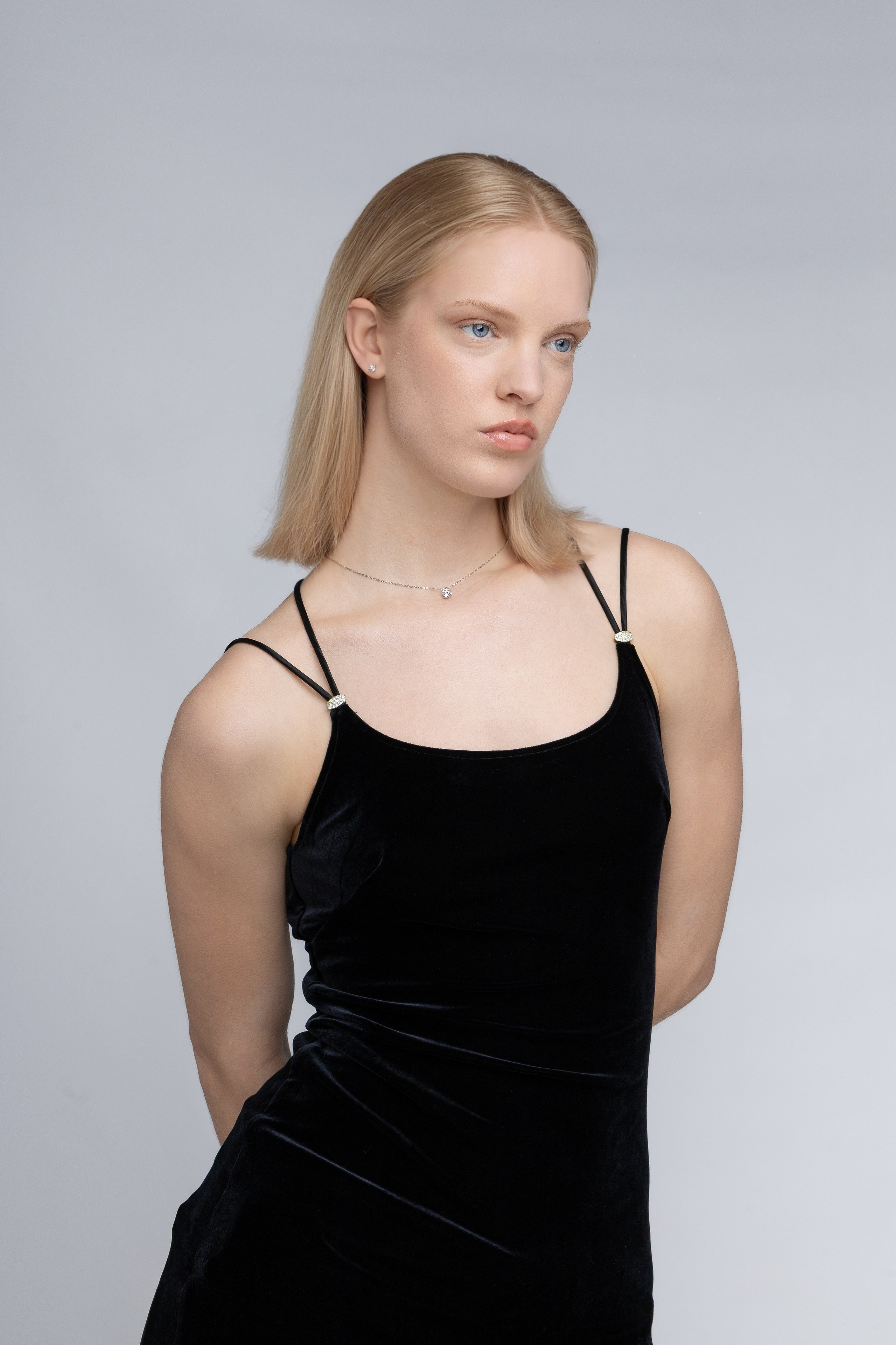 Seance photo de bijoux pour Mohedano bijouterie. Photographe de mariage et de portrait dans le Tarn, Toulouse et en Occitanie