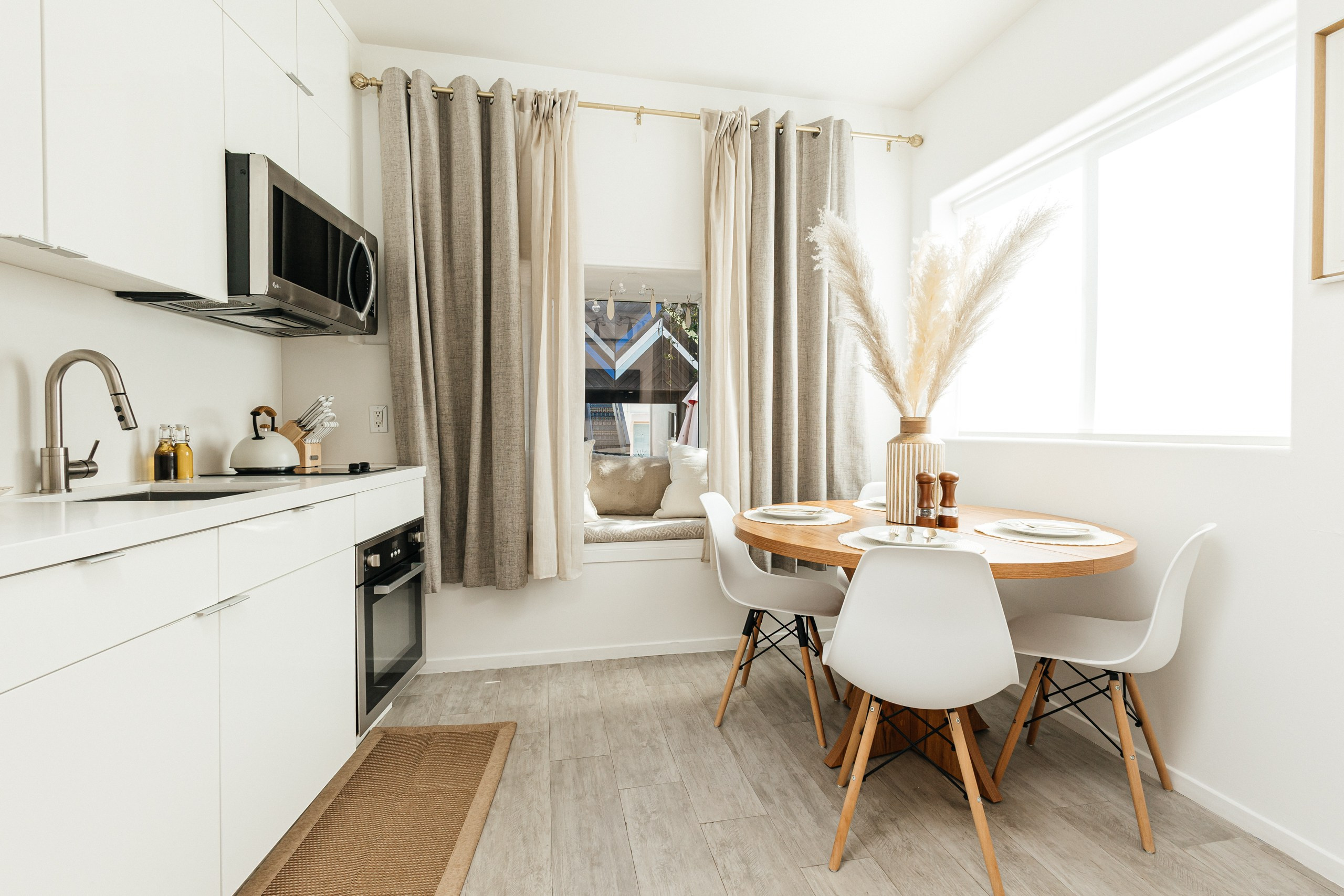 Session Apartments. Photographer Andrei White