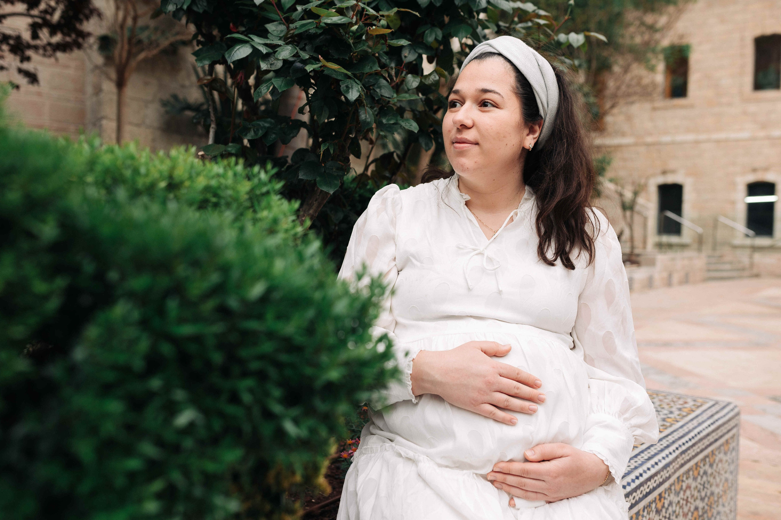EXPECTING A BABY, JERUSALEM. PHOTOGRAPHER IN ISRAEL